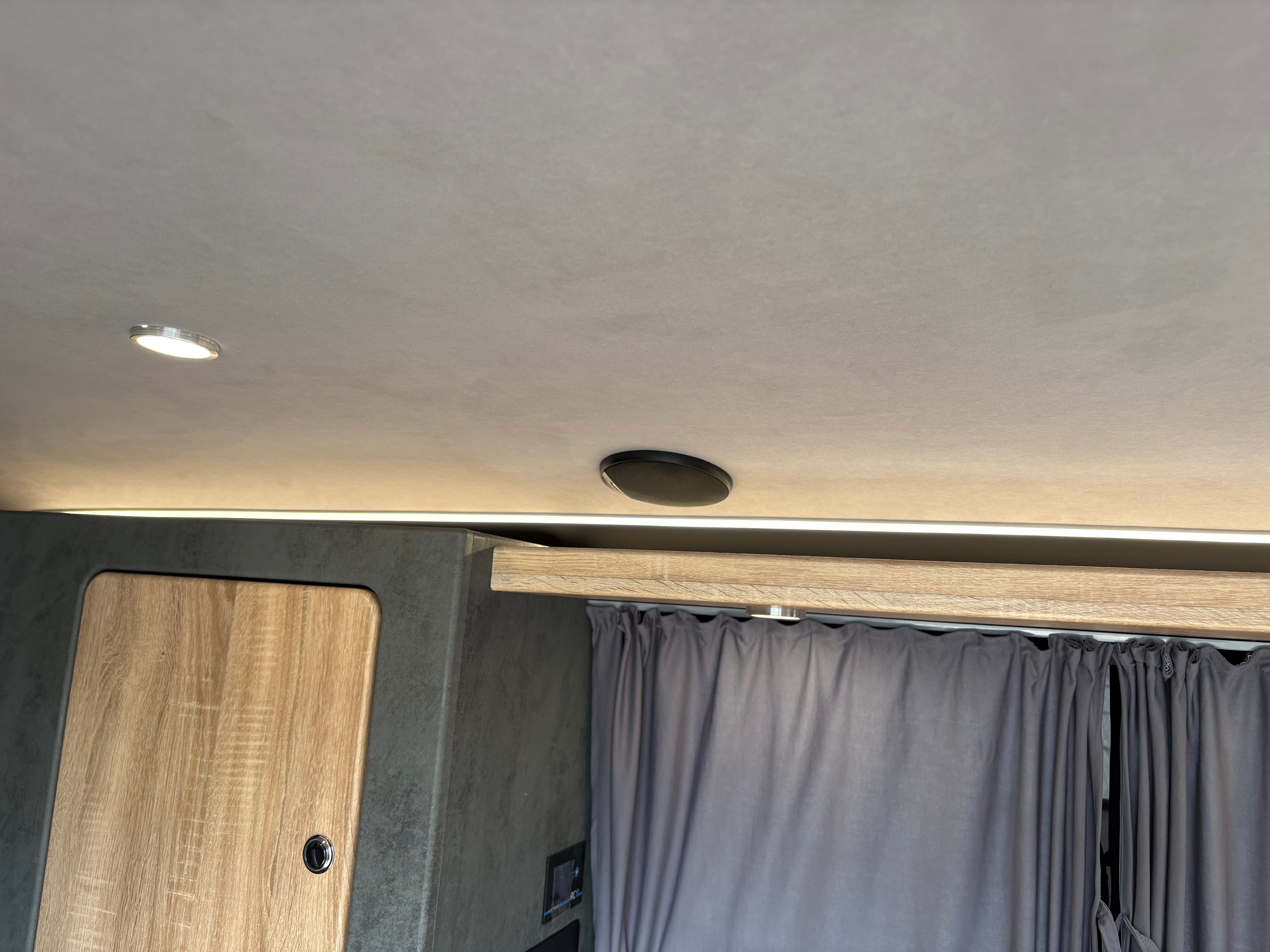 Volkswagen T6.1 Camper nur 59tkm 2.0 TDI 110PS Schaltgetriebe unfallfrei | Wohnmobil mit PDC, Rückfahrkamera | Campervan Umbau 5 Sitzer | VW