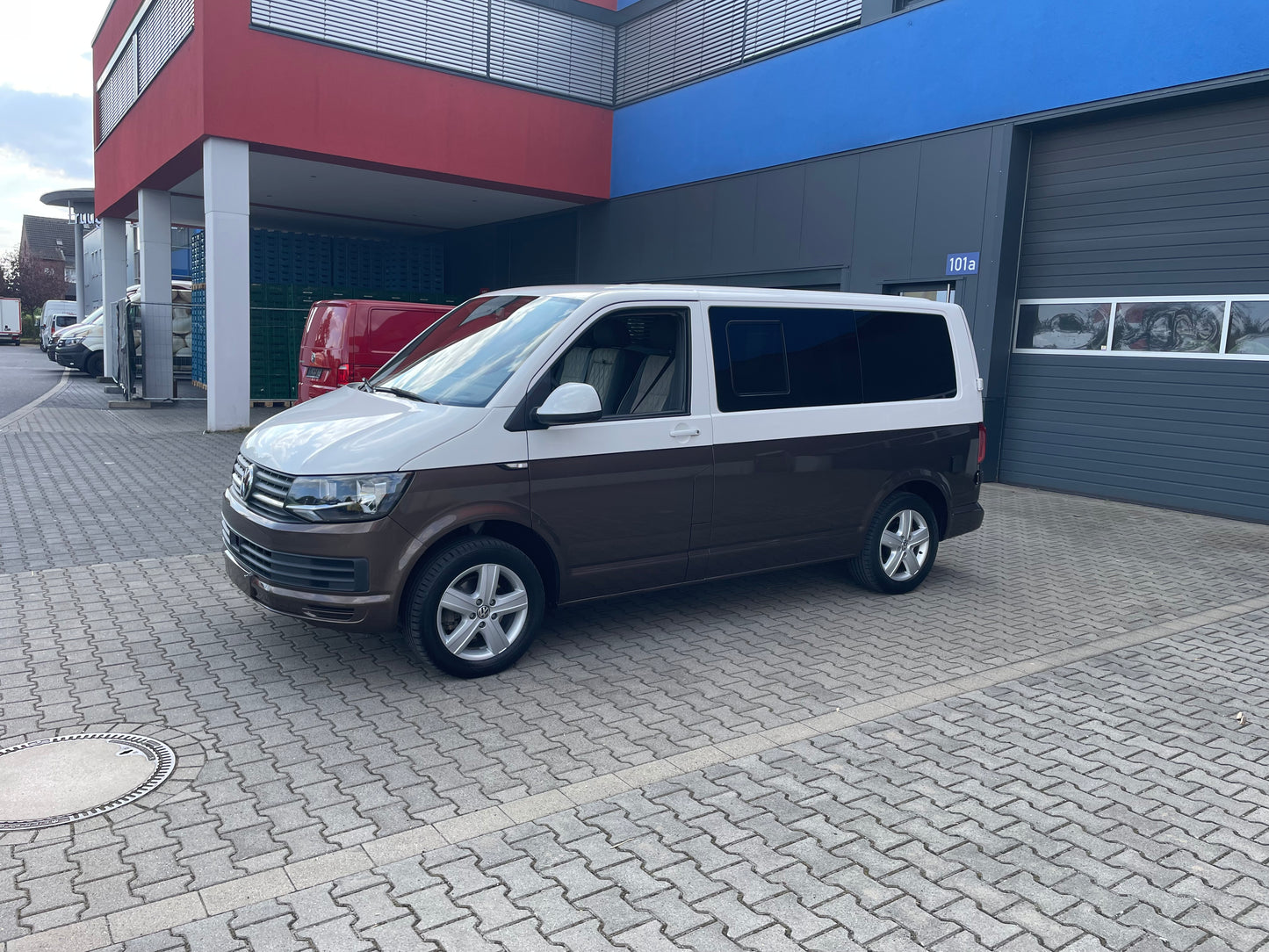 Volkswagen T6 Camper DSG 2.0 TDI 150PS unfallfrei | Wohnmobil mit Original VW Standheizung, PDC, Navi | Campervan Umbau 5 Sitzer