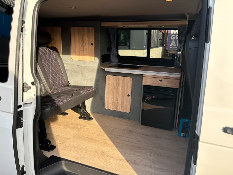 Volkswagen T6 Camper 2.0 TDI 114PS unfallfrei | Wohnmobil, PDC, Anhängerkupplung, Rückfahrkamera | Campervan Umbau 5 Sitzer VW
