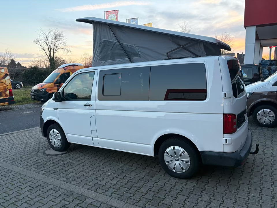 Volkswagen T6 Camper 2.0 TDI 114PS unfallfrei | Wohnmobil mit Hubdach Schlafdach, PDC, Anhängerkupplung, Rückfahrkamera | Campervan Umbau 5 Sitzer VW