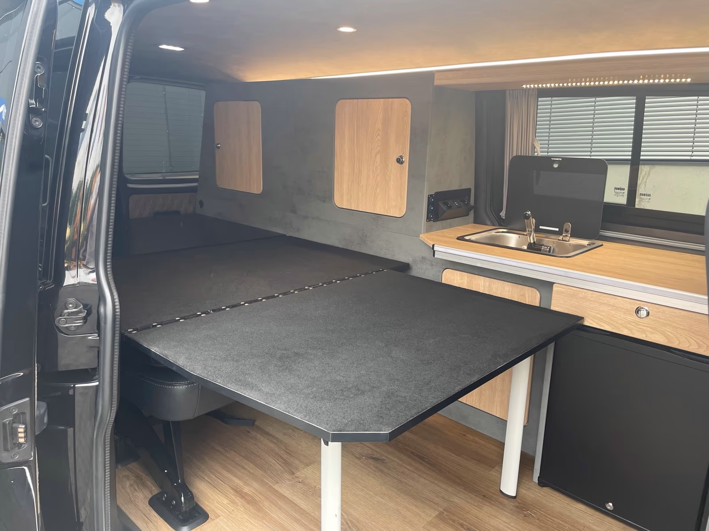 Volkswagen T6 Camper Lang DSG 2.0 TDI 204PS unfallfrei | Wohnmobil mit Original VW Standheizung, PDC, Navi, AHK | Campervan Umbau 5 Sitzer