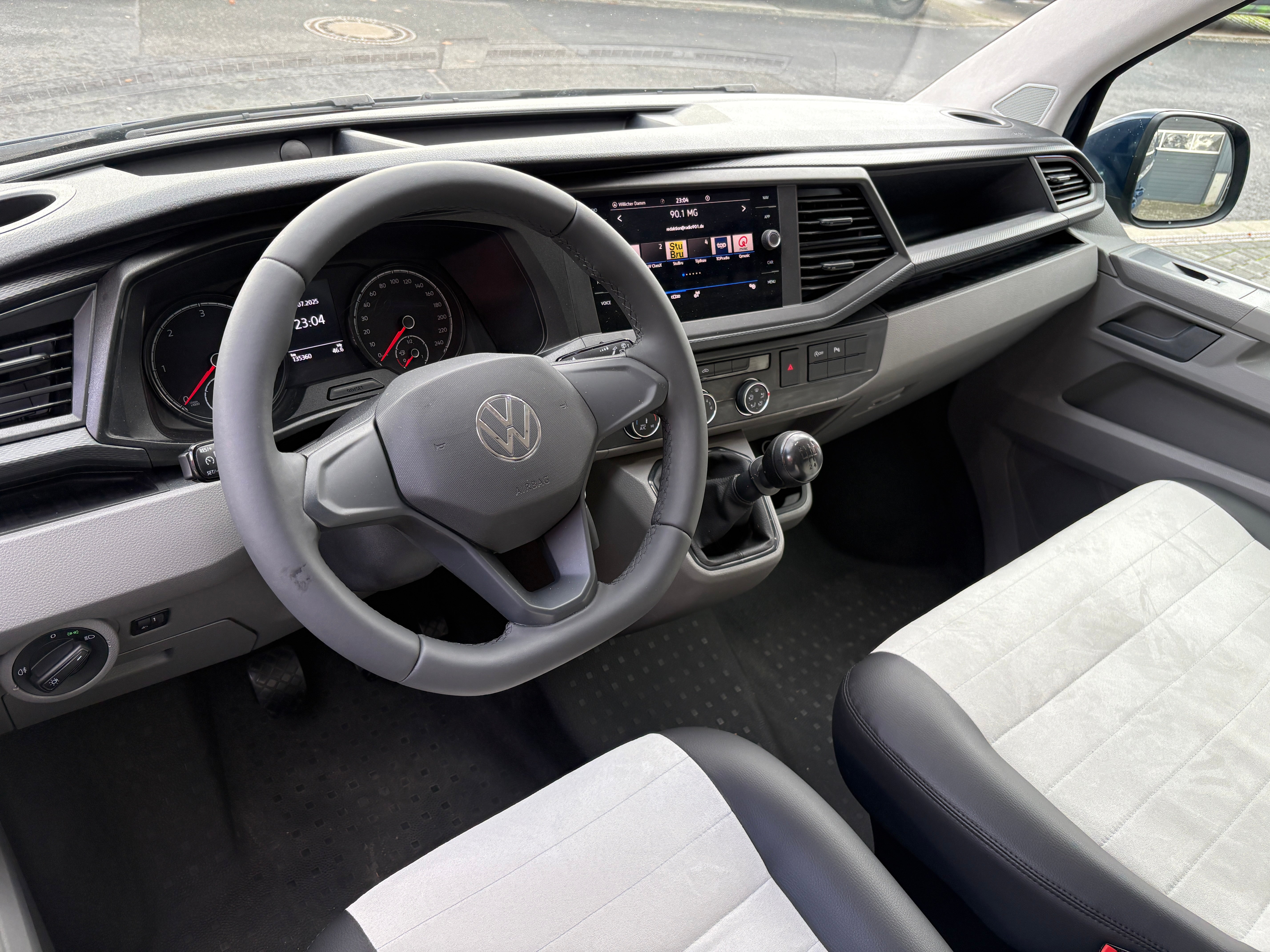 Volkswagen T6.1 Camper 2.0 TDI 110PS unfallfrei | Wohnmobil mit Hubdach Schlafdach, PDC, Navi, Rückfahrkamera | Campervan Umbau 5 Sitzer