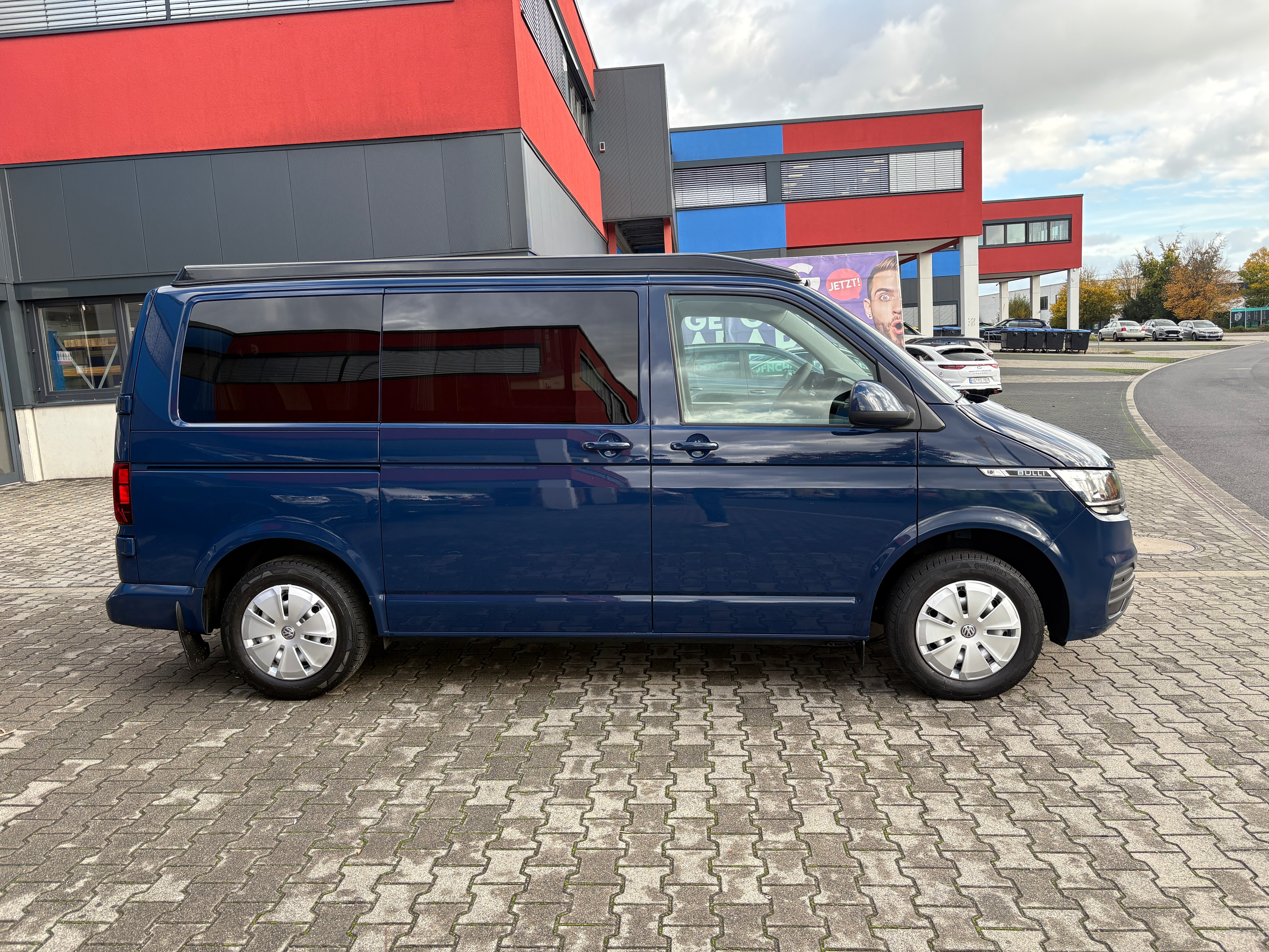 Volkswagen T6.1 Camper 2.0 TDI 110PS unfallfrei | Wohnmobil mit Hubdach Schlafdach, PDC, Navi, Rückfahrkamera | Campervan Umbau 5 Sitzer