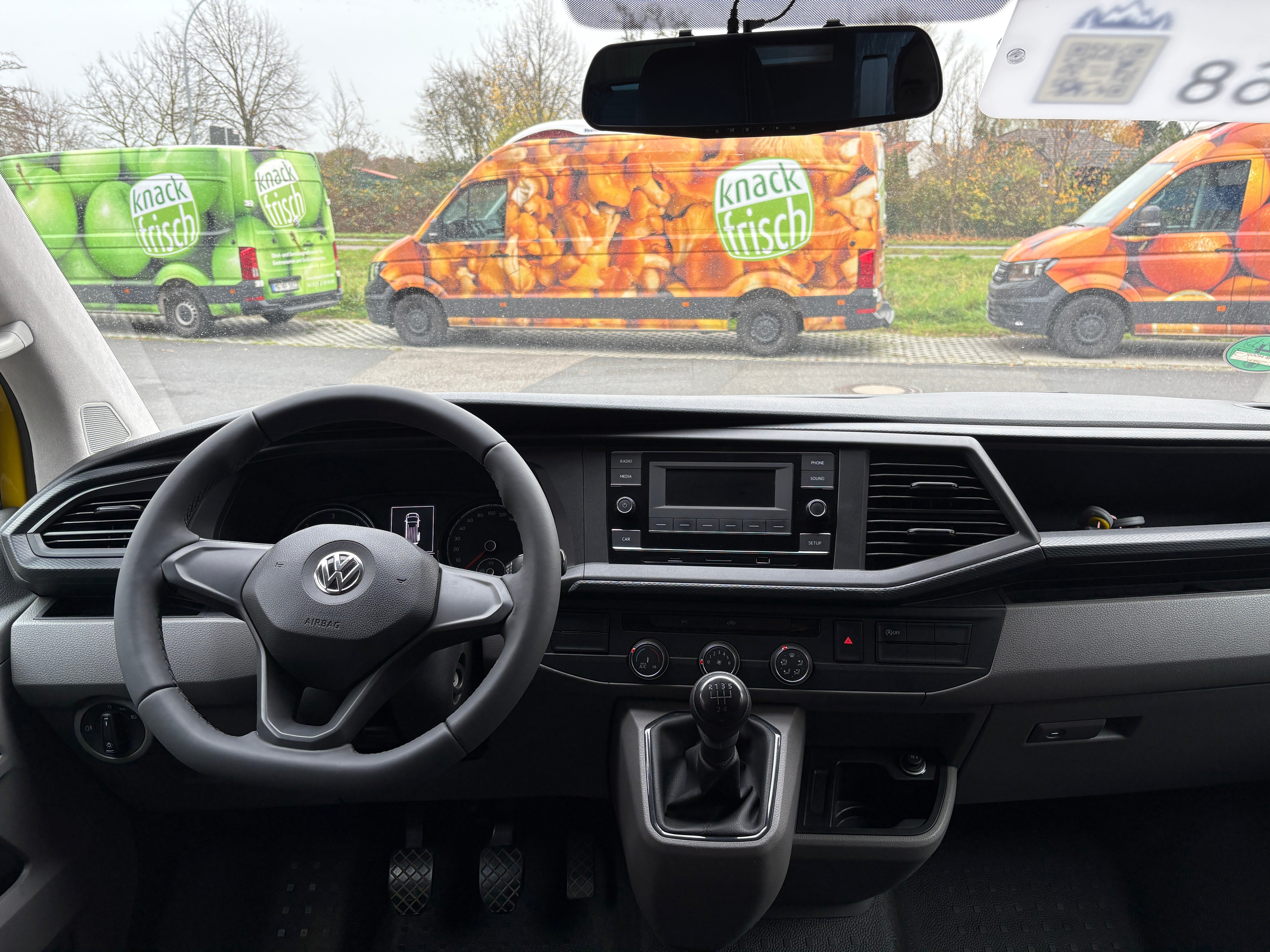 Volkswagen T6.1 Camper 2.0 TDI 110PS unfallfrei | Wohnmobil mit Hubdach Schlafdach, PDC, Anhängerkupplung, Rückfahrkamera | Campervan Umbau 5 Sitzer VW