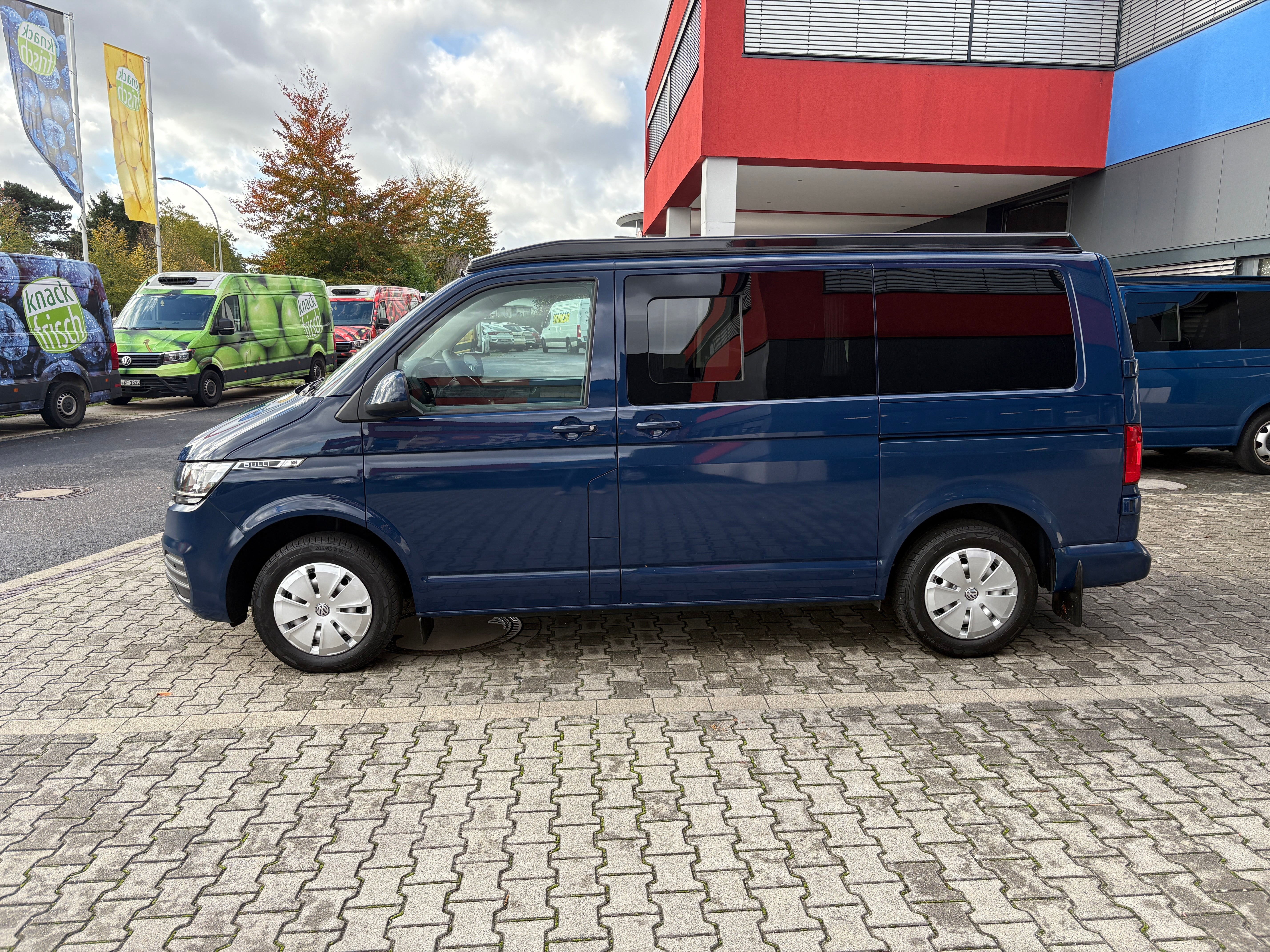 Volkswagen T6.1 Camper 2.0 TDI 110PS unfallfrei | Wohnmobil mit Hubdach Schlafdach, PDC, Navi, Rückfahrkamera | Campervan Umbau 5 Sitzer