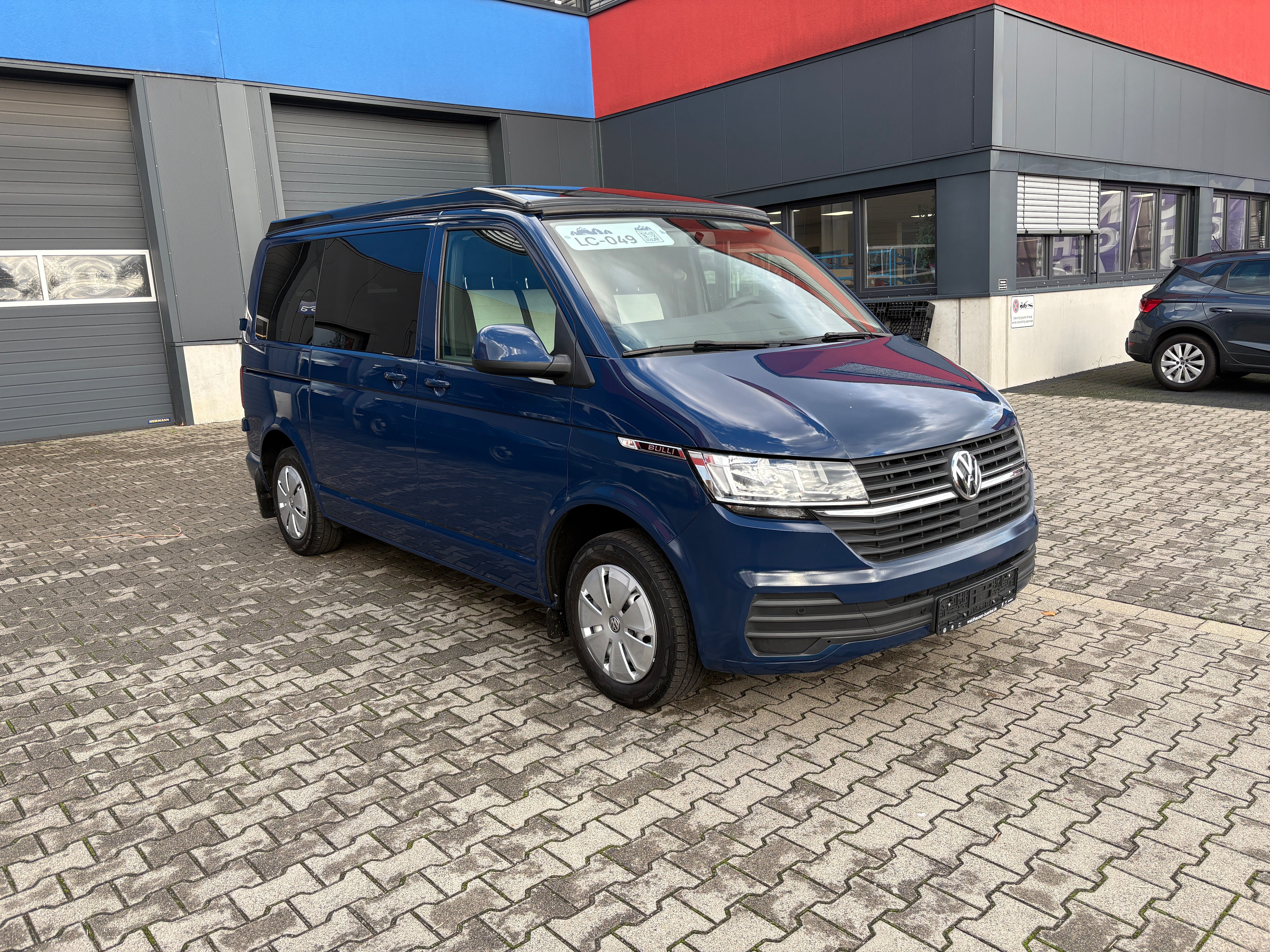 Volkswagen T6.1 Camper 2.0 TDI 110PS unfallfrei | Wohnmobil mit Hubdach Schlafdach, PDC, Navi, Rückfahrkamera | Campervan Umbau 5 Sitzer