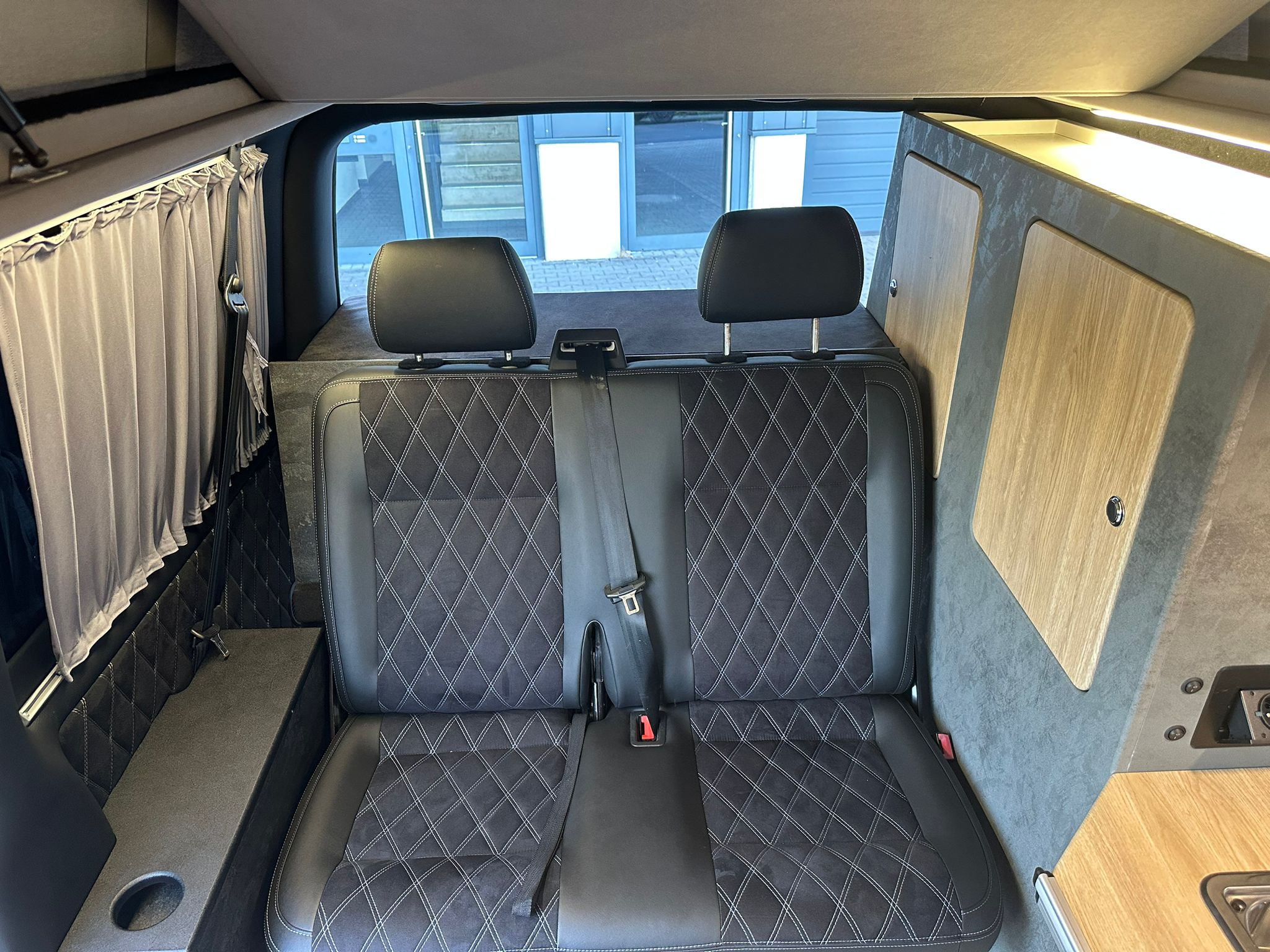Volkswagen T6 Camper 2.0 TDI 102PS unfallfrei | Wohnmobil mit Hubdach Schlafdach, PDC, Navi, Rückfahrkamera | Campervan Umbau 5 Sitzer | VW