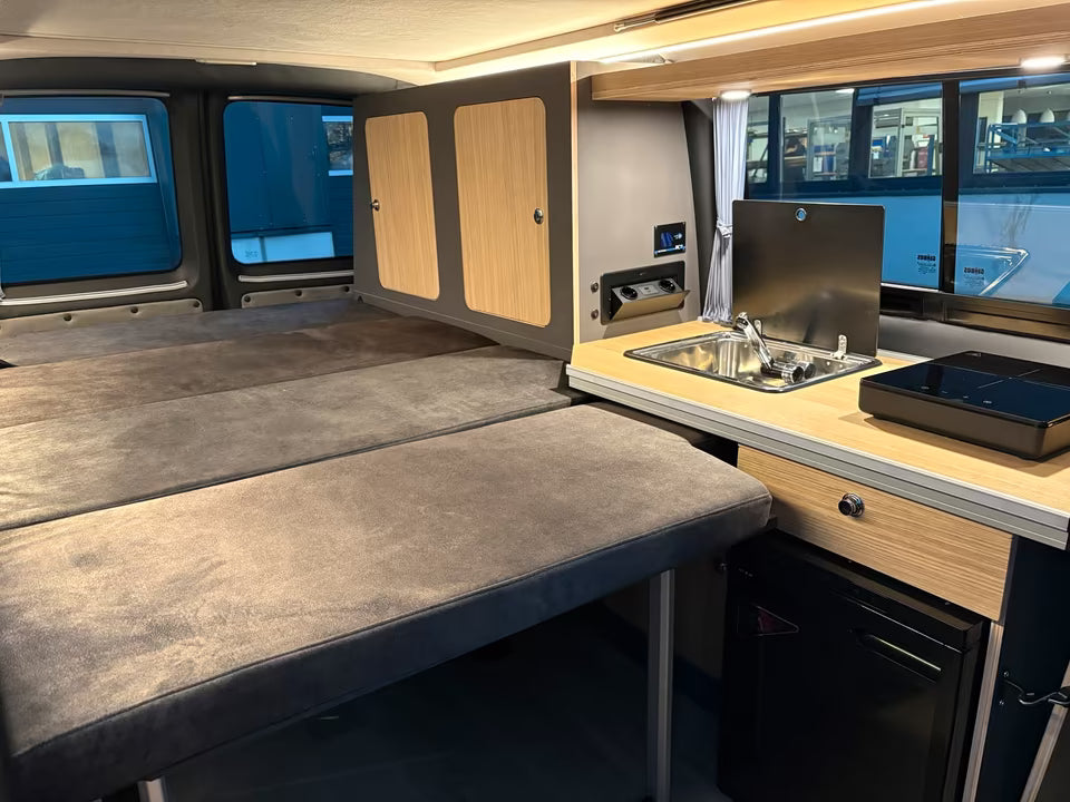 Volkswagen T6 Camper 2.0 TDI 114PS unfallfrei | Wohnmobil mit Hubdach Schlafdach, PDC, Anhängerkupplung, Rückfahrkamera | Campervan Umbau 5 Sitzer VW