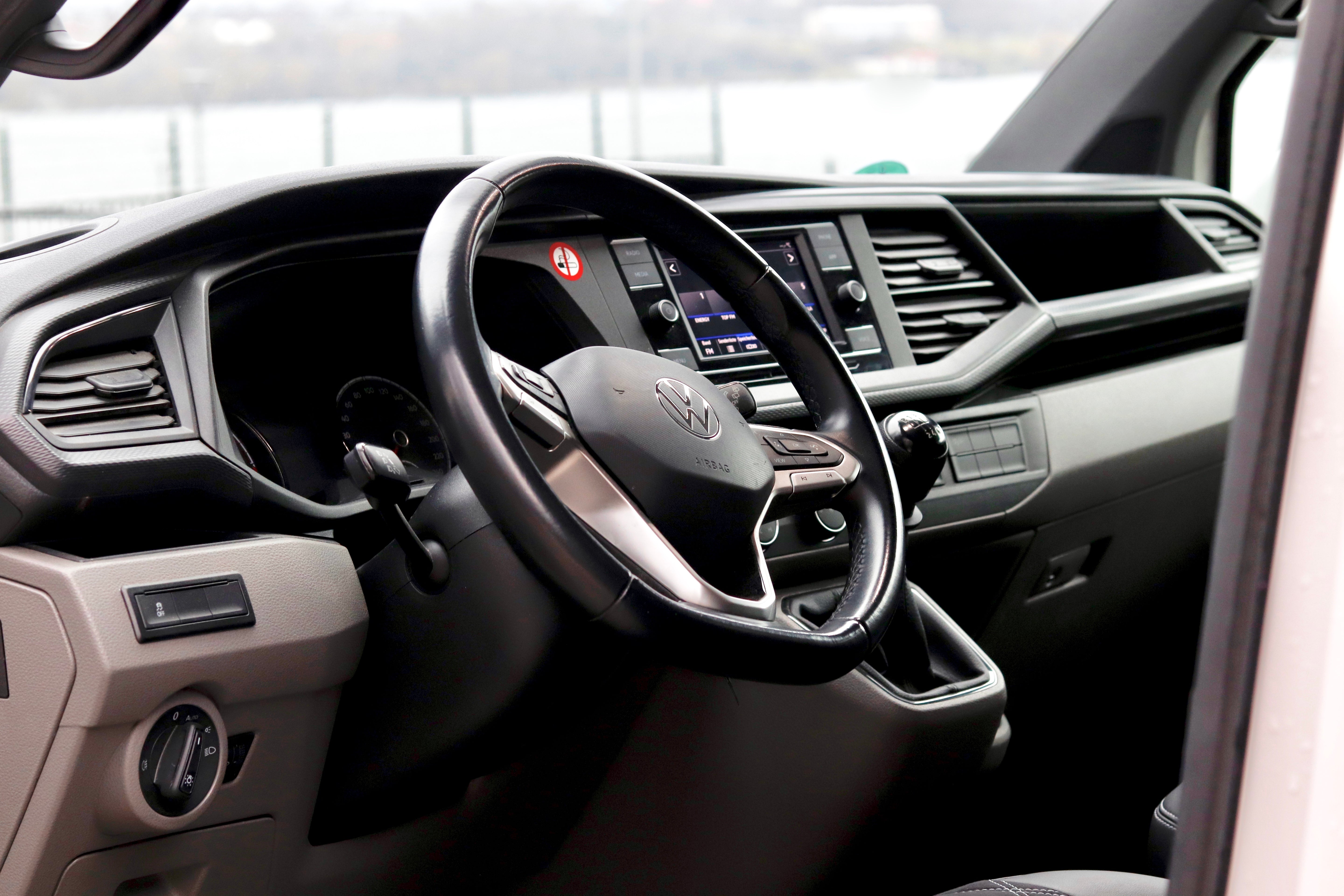 Volkswagen T6.1 Camper 2.0 TDI 150PS unfallfrei | Wohnmobil mit Hubdach Schlafdach, PDC, Anhängerkupplung, Rückfahrkamera | Campervan Umbau 5 Sitzer VW