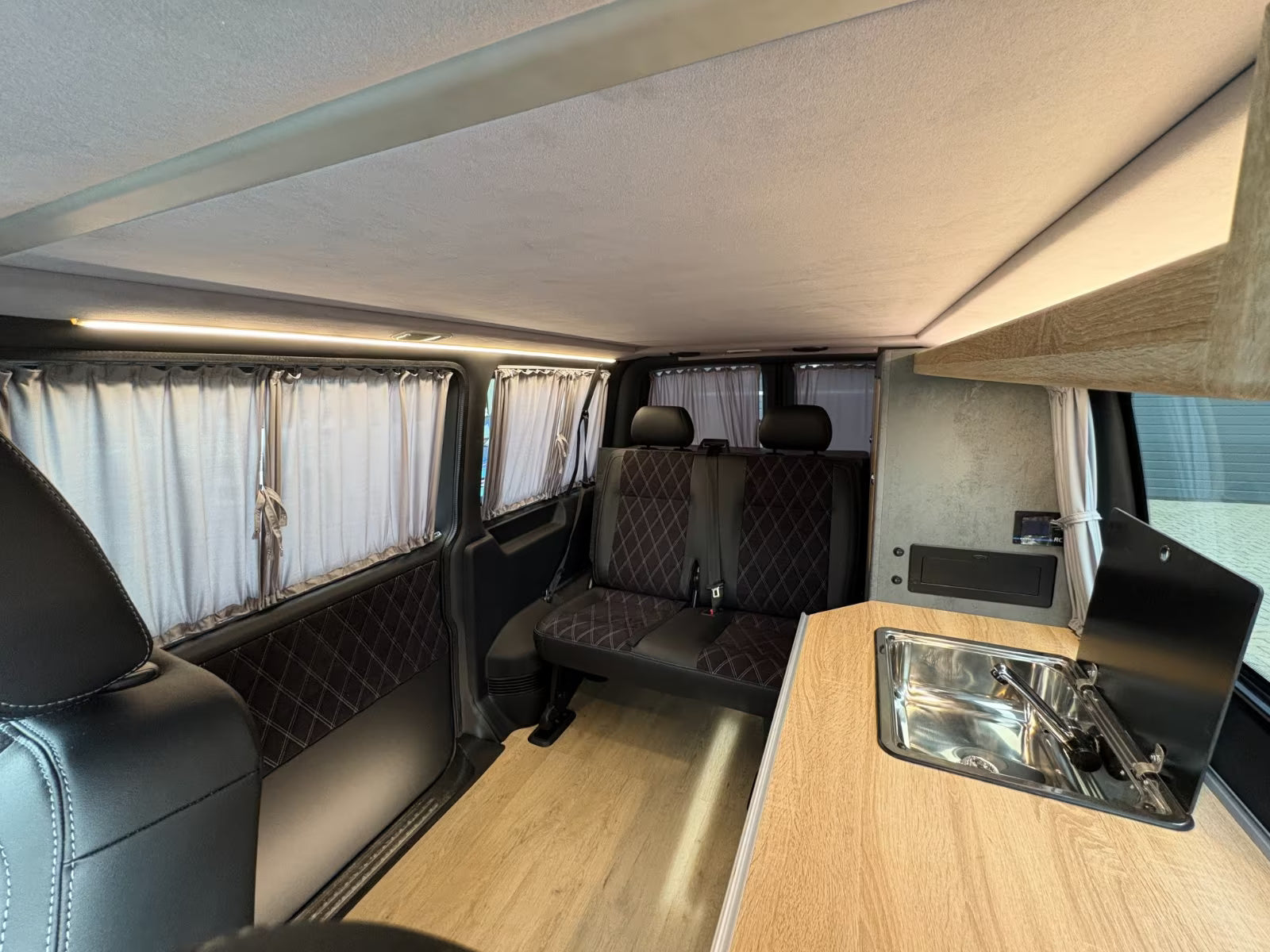 Volkswagen T6 Camper 2.0 TDI DSG Automatik 150PS unfallfrei | Wohnmobil mit Hubdach Schlafdach Standheizung, Rückfahrkamera mit PDC | Campervan Umbau 5 Sitzer | VW Bulli