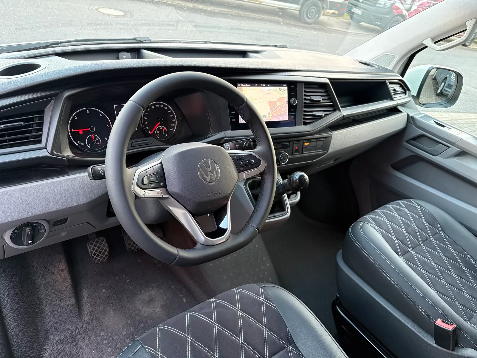 Volkswagen T6.1 Camper mit Schlafdach 2.0 TDI, 110 PS | VW Bulli Wohmobil Campervan fertiggestellt – sofort verfügbar | KM-Stand: 151.000 km, EZ: 04.2021, Weiß