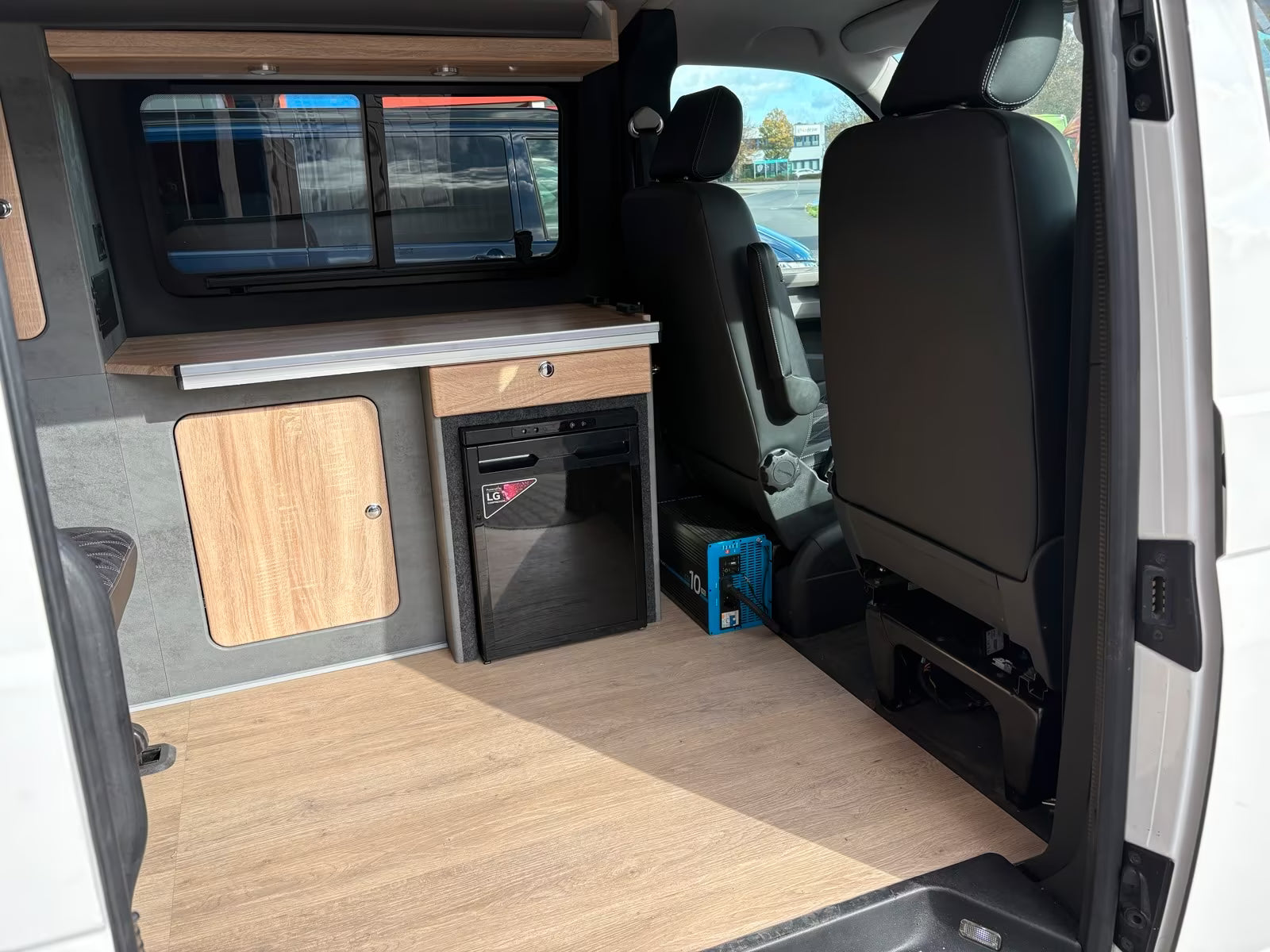 Volkswagen T6.1 Camper 2.0 TDI 150PS DSG Automatik unfallfrei | Wohnmobil mit Navi, PDC, Rückfahrkamera | Campervan Umbau 4 Sitzer | VW Bulli