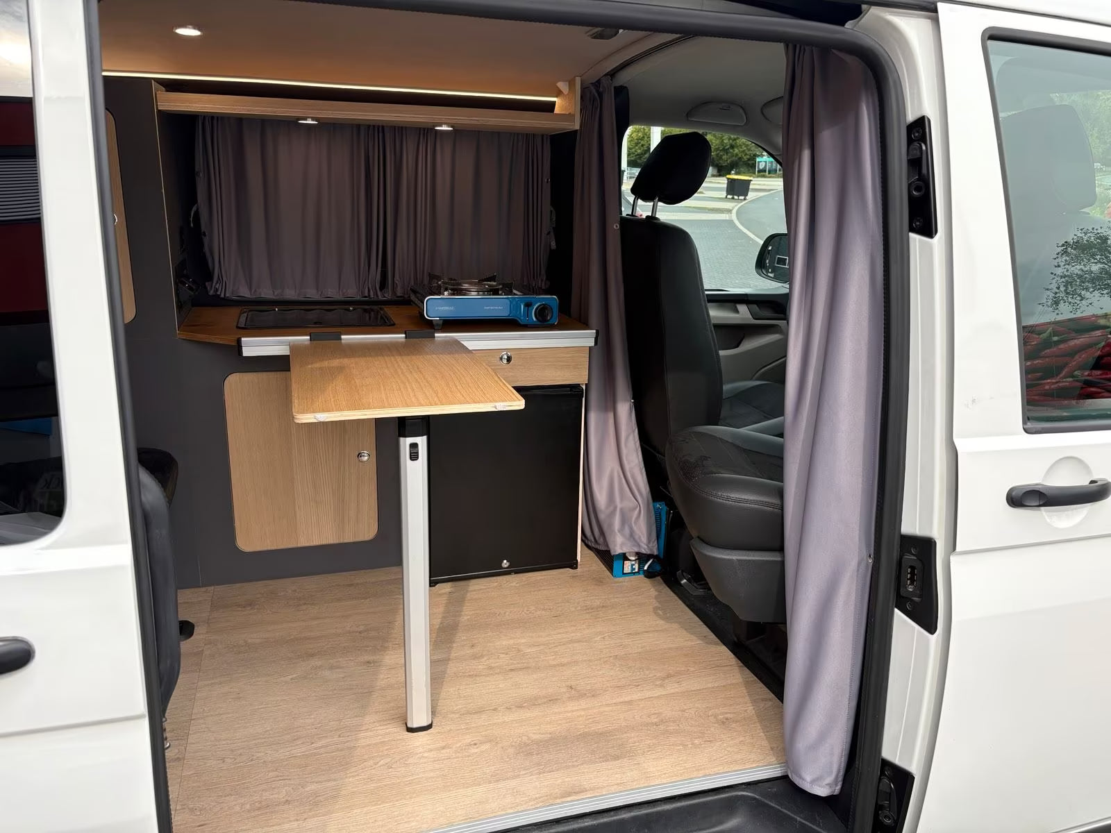 Volkswagen T6 Camper nur 73tkm 2.0 TDI 150PS Schaltgetriebe unfallfrei | Wohnmobil mit PDC, Rückfahrkamera | Campervan Umbau 4 Sitzer | VW