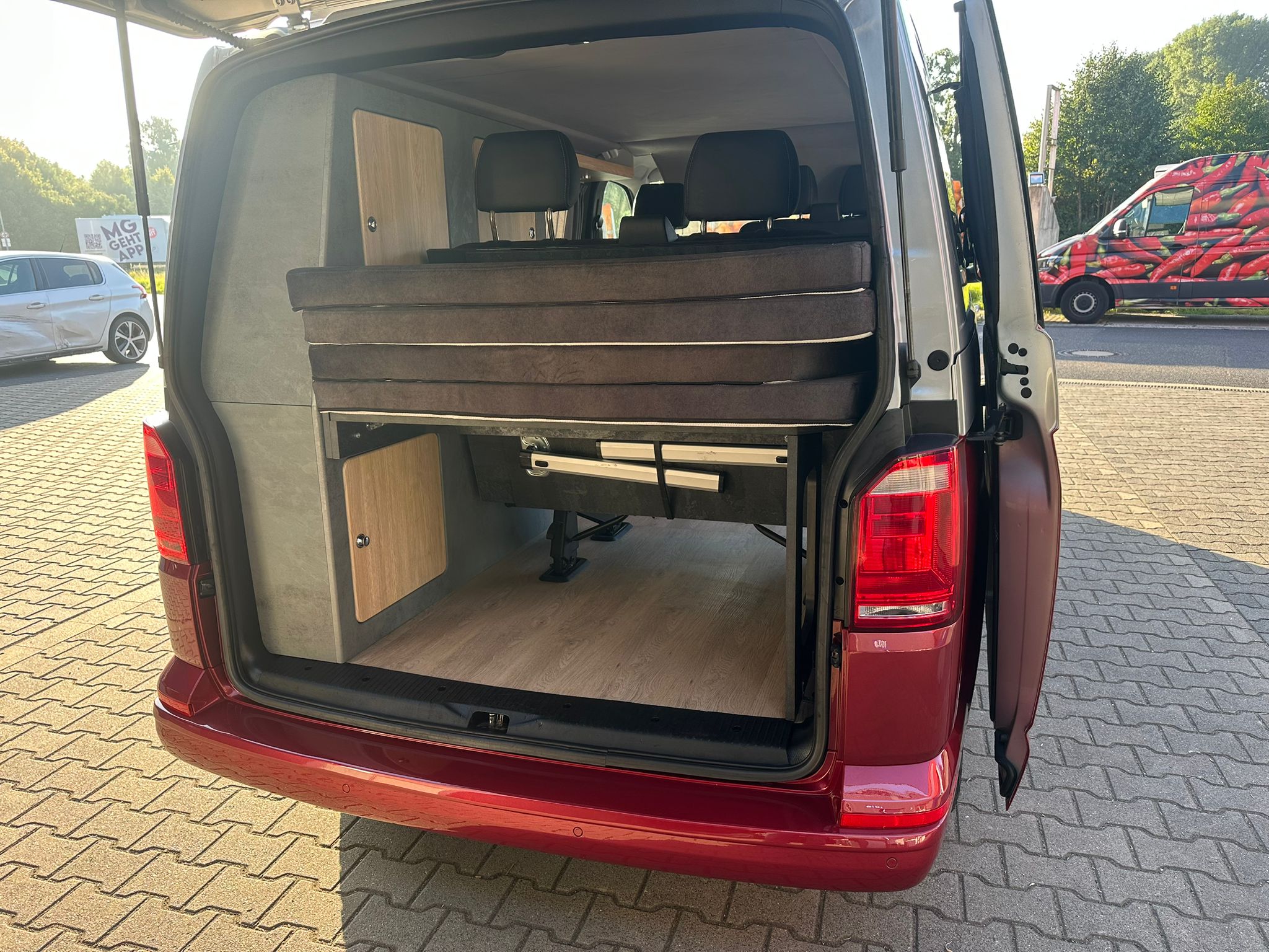 Volkswagen T6 Camper 2.0 TDI 102PS unfallfrei | Wohnmobil mit Hubdach Schlafdach, PDC, Navi, Rückfahrkamera | Campervan Umbau 5 Sitzer | VW