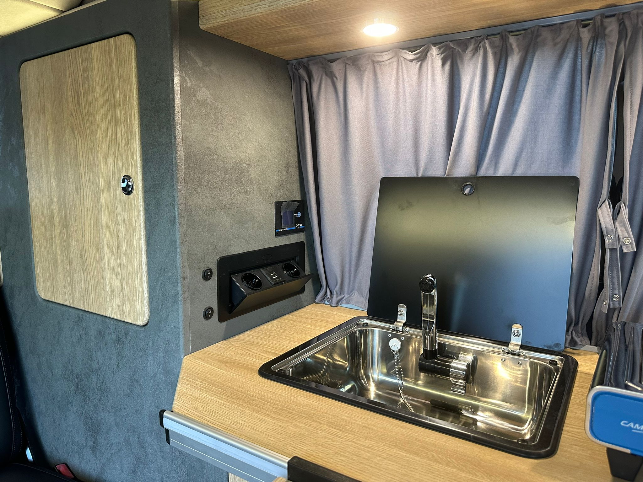 Volkswagen T6 Camper 2.0 TDI 102PS unfallfrei | Wohnmobil mit Hubdach Schlafdach, PDC, Navi, Rückfahrkamera | Campervan Umbau 5 Sitzer | VW