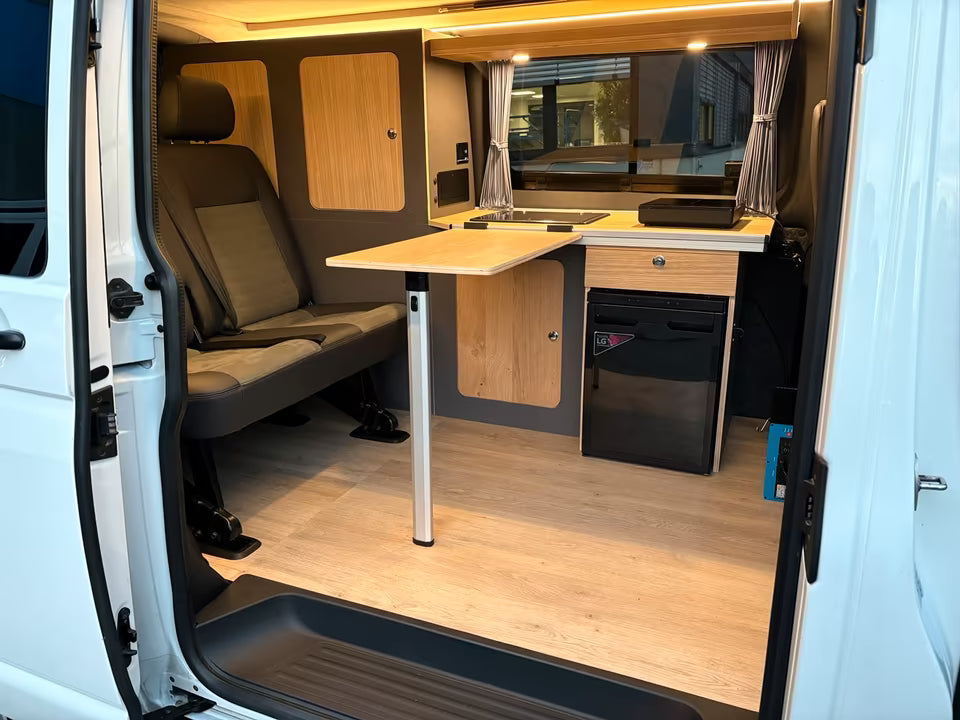 Volkswagen T6 Camper 2.0 TDI 114PS unfallfrei | Wohnmobil mit Hubdach Schlafdach, PDC, Anhängerkupplung, Rückfahrkamera | Campervan Umbau 5 Sitzer VW