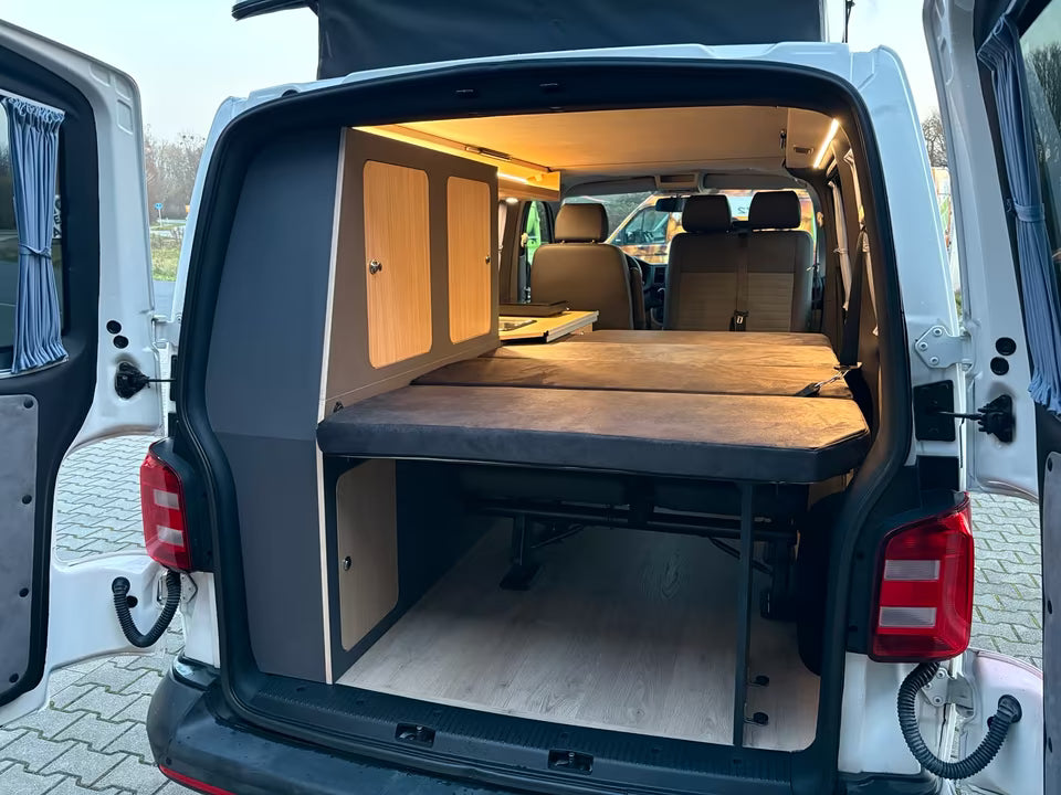 Volkswagen T6 Camper 2.0 TDI 114PS unfallfrei | Wohnmobil mit Hubdach Schlafdach, PDC, Anhängerkupplung, Rückfahrkamera | Campervan Umbau 5 Sitzer VW