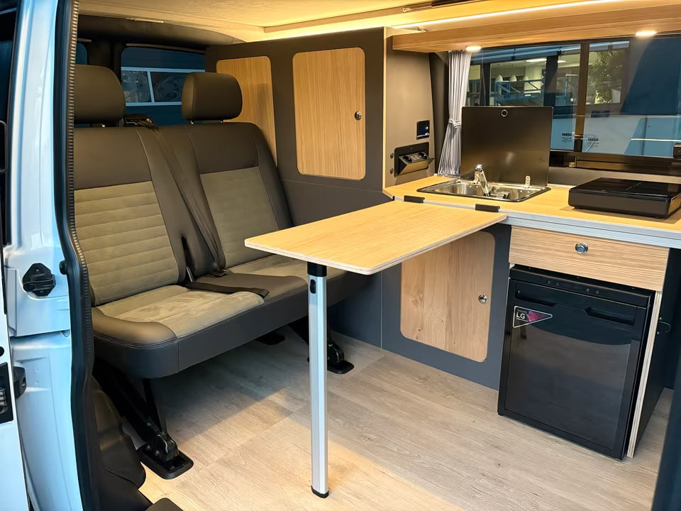 Volkswagen T6 Camper 2.0 TDI 114PS unfallfrei | Wohnmobil mit Hubdach Schlafdach, PDC, Anhängerkupplung, Rückfahrkamera | Campervan Umbau 5 Sitzer VW