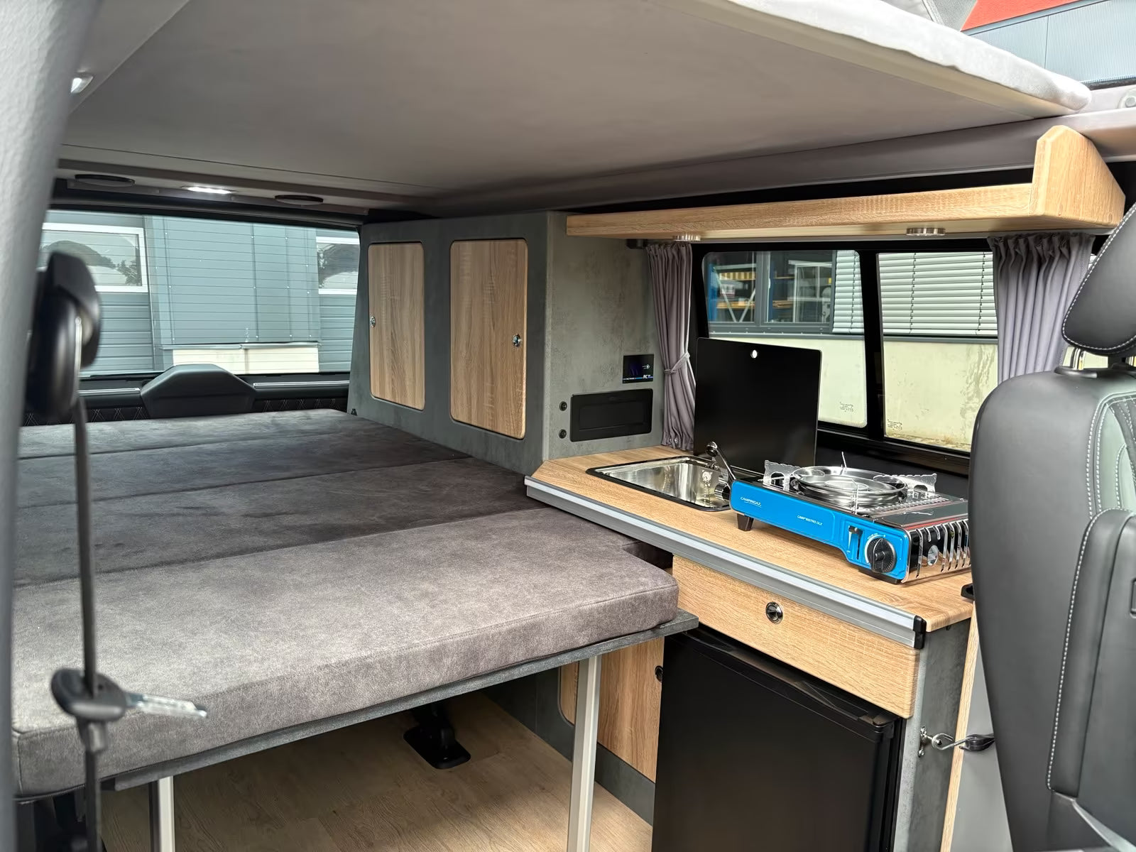 Volkswagen T6.1 Camper 2.0 TDI 150PS unfallfrei | Wohnmobil mit Hubdach Schlafdach, PDC, Rückfahrkamera | Campervan Umbau 5 Sitzer | VW