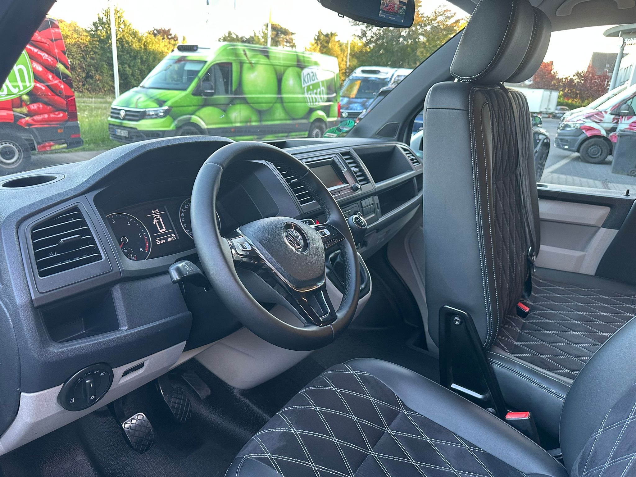 Volkswagen T6 Camper 2.0 TDI 102PS unfallfrei | Wohnmobil mit Hubdach Schlafdach, PDC, Navi, Rückfahrkamera | Campervan Umbau 5 Sitzer | VW