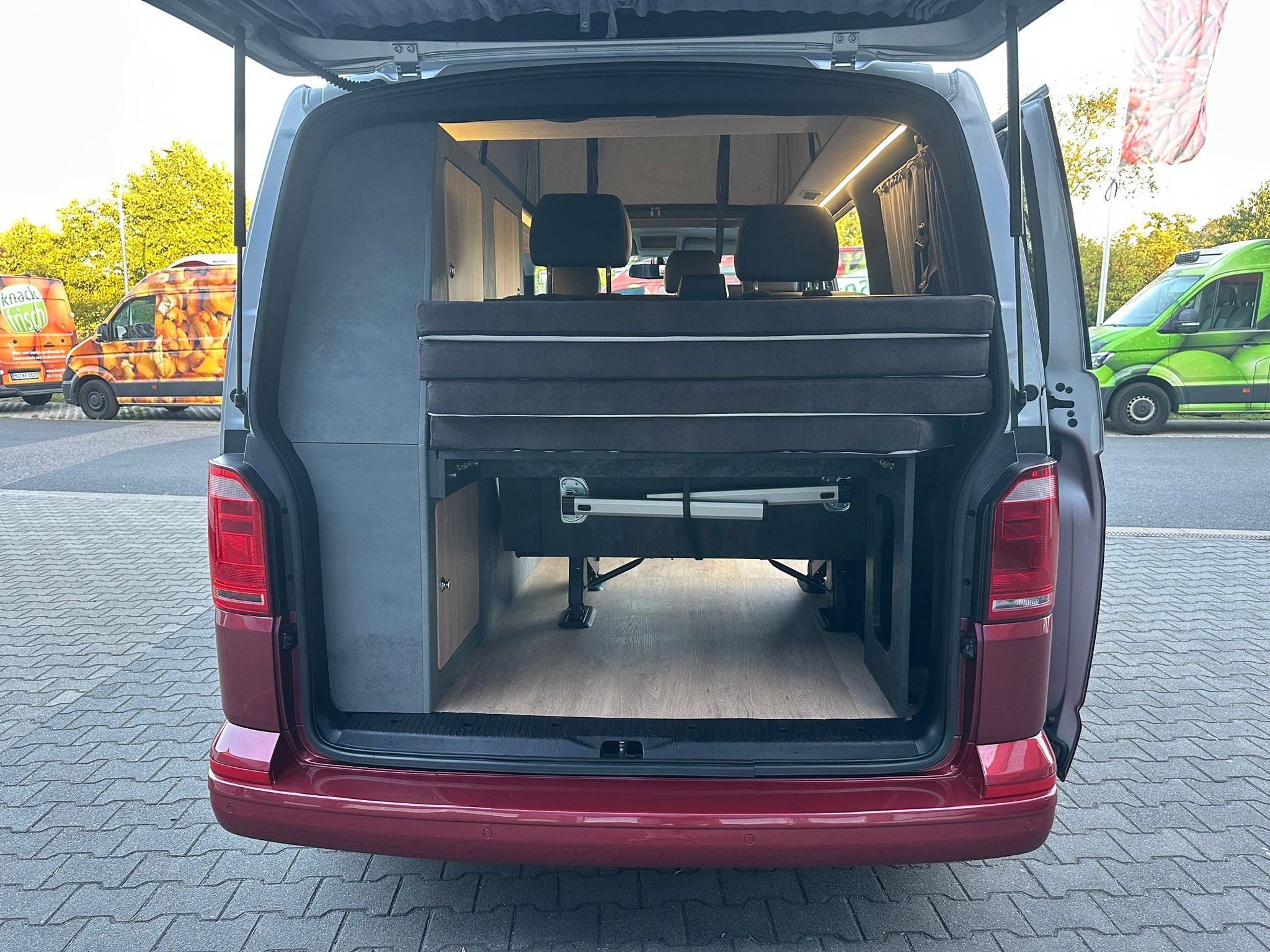 Volkswagen T6 Camper 2.0 TDI 102PS unfallfrei | Wohnmobil mit Hubdach Schlafdach, PDC, Navi, Rückfahrkamera | Campervan Umbau 5 Sitzer | VW