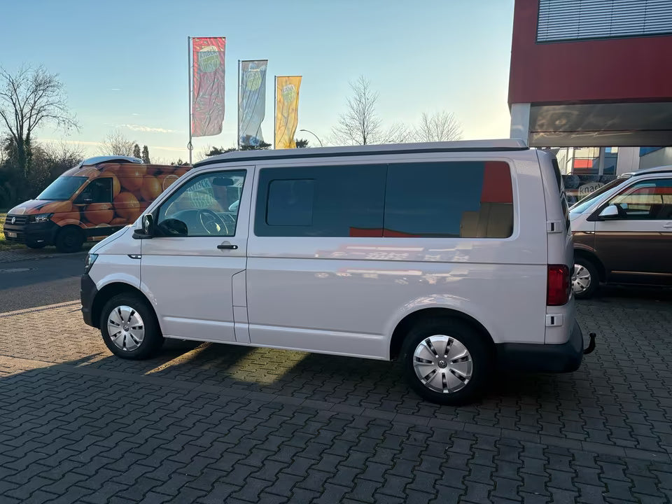 Volkswagen T6 Camper 2.0 TDI 114PS unfallfrei | Wohnmobil mit Hubdach Schlafdach, PDC, Anhängerkupplung, Rückfahrkamera | Campervan Umbau 5 Sitzer VW