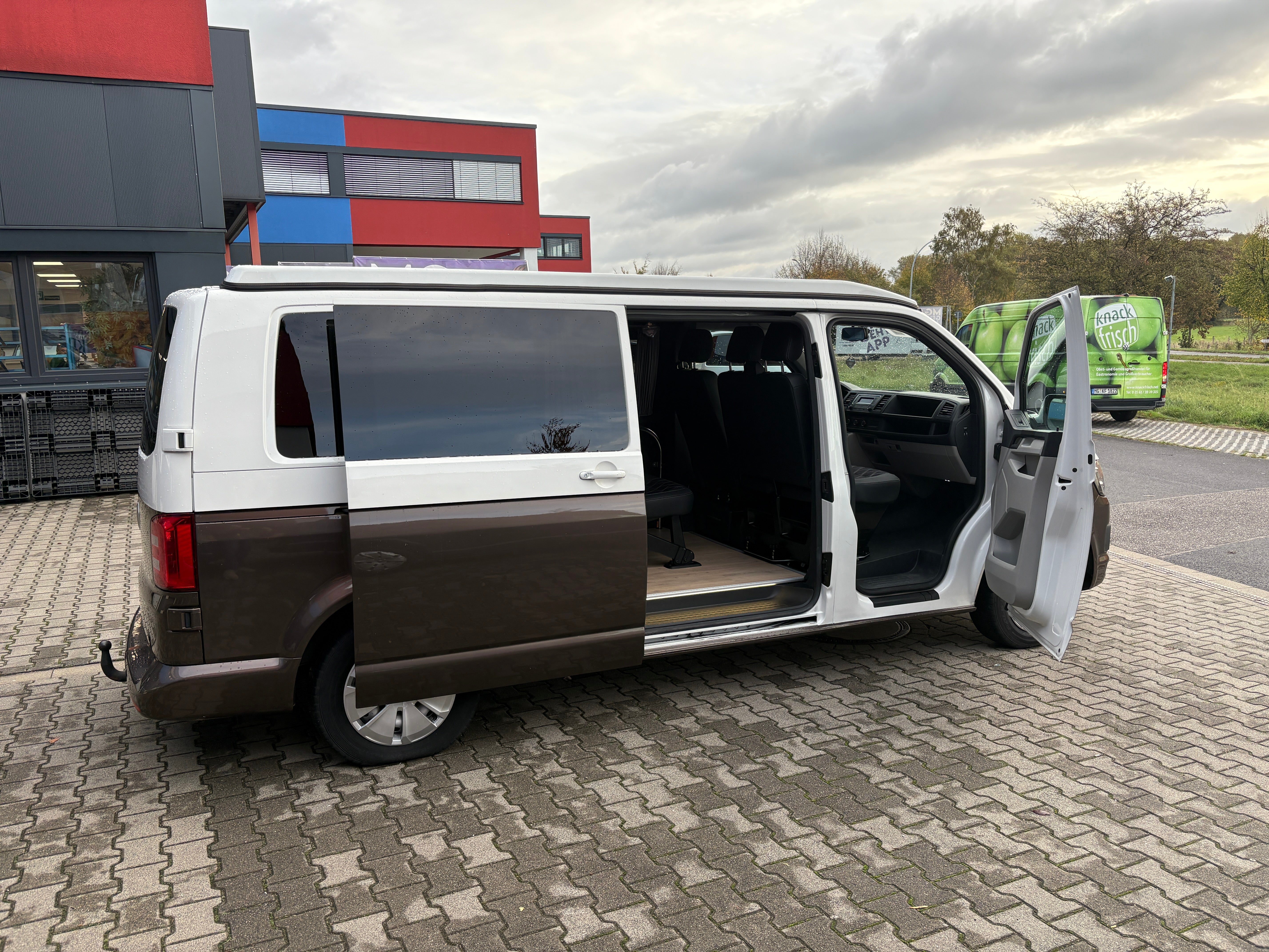 T6 Camper mit Toilette 2.0 TDI 102PS unfallfrei | Wohnmobil mit Hubdach Schlafdach, Zweifarbig, PDC, Rückfahrkamera | Campervan Umbau 5 Sitzer