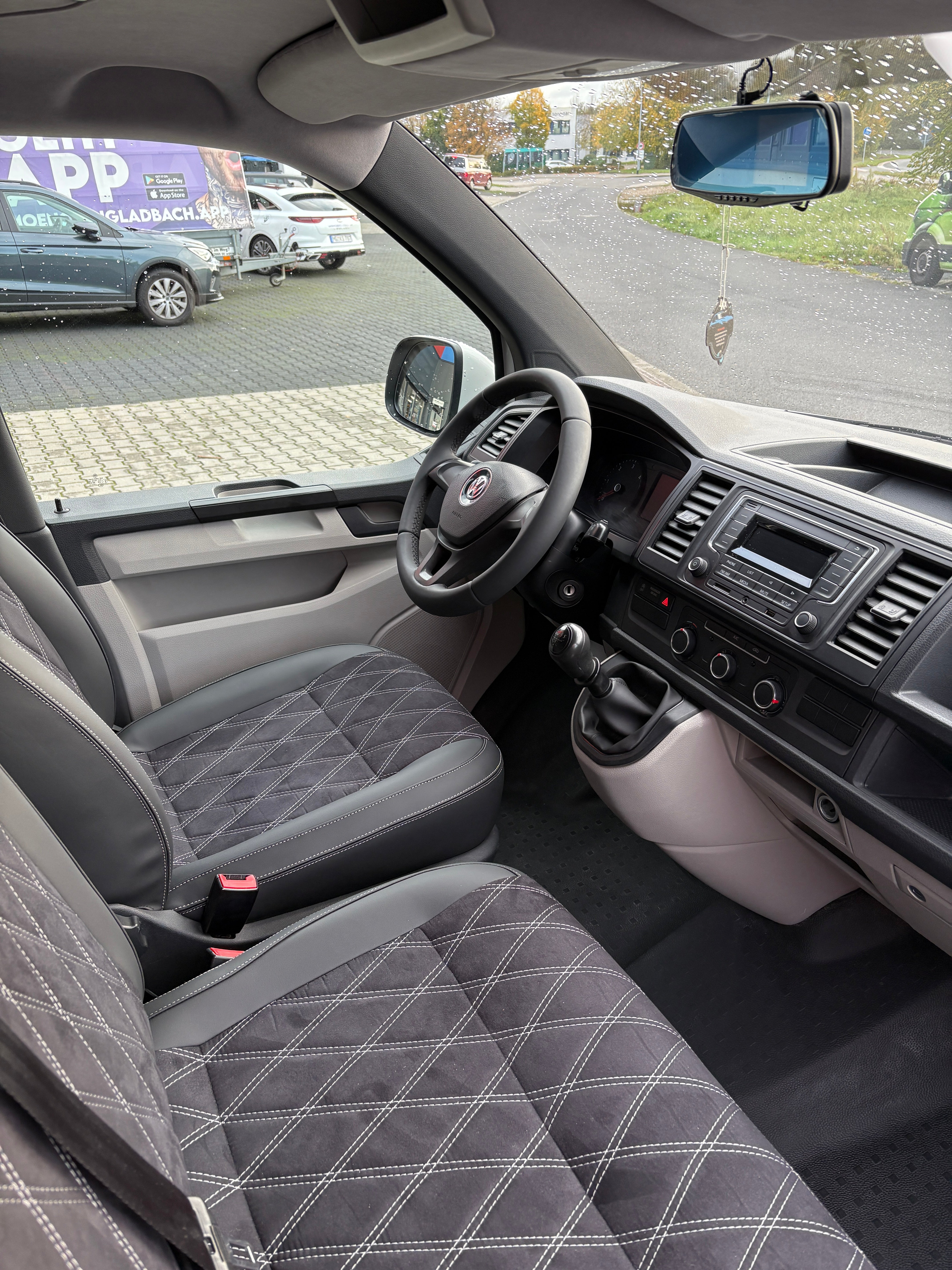 T6 Camper mit Toilette 2.0 TDI 102PS unfallfrei | Wohnmobil mit Hubdach Schlafdach, Zweifarbig, PDC, Rückfahrkamera | Campervan Umbau 5 Sitzer