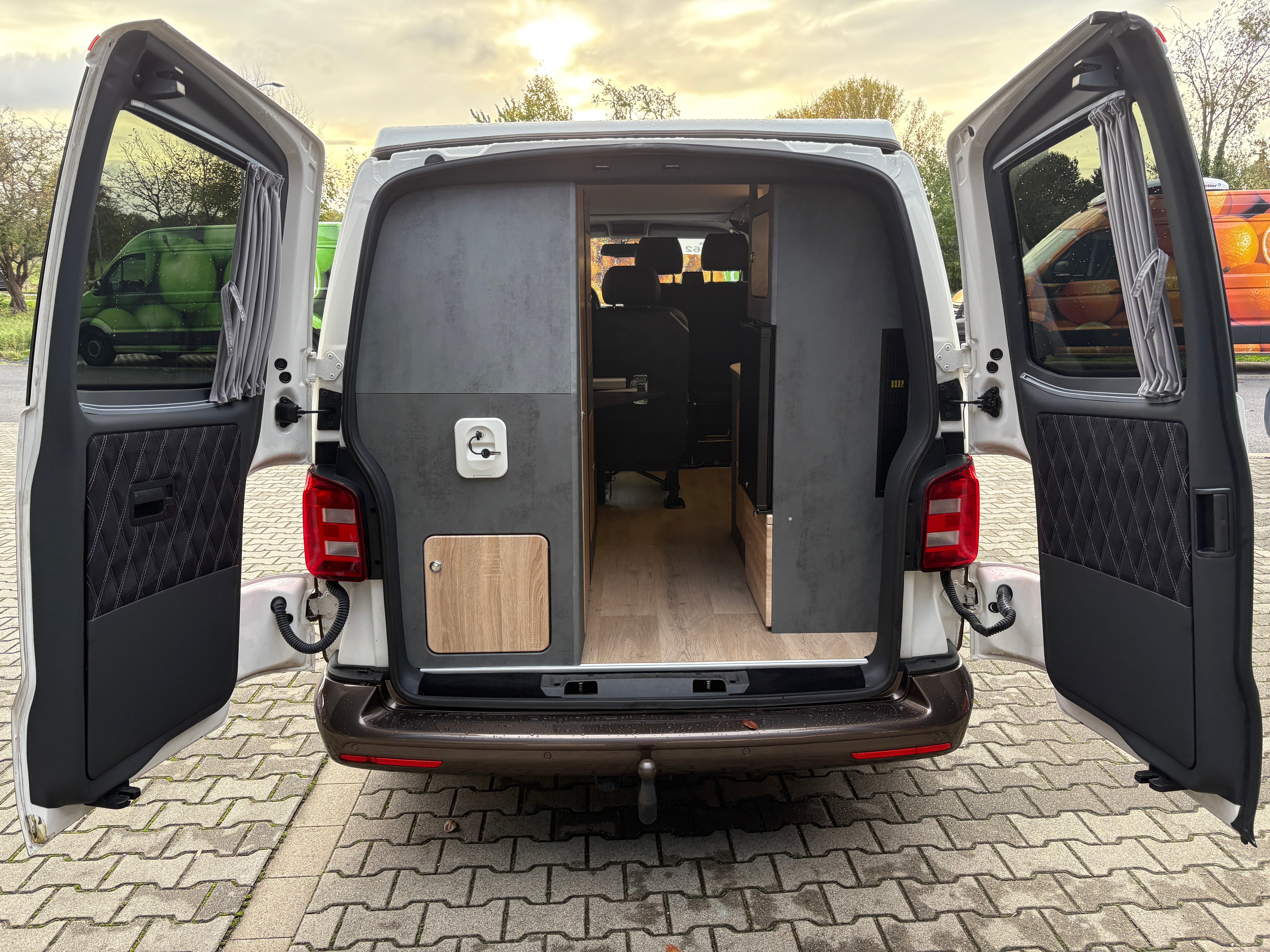 T6 Camper mit Toilette 2.0 TDI 102PS unfallfrei | Wohnmobil mit Hubdach Schlafdach, Zweifarbig, PDC, Rückfahrkamera | Campervan Umbau 5 Sitzer