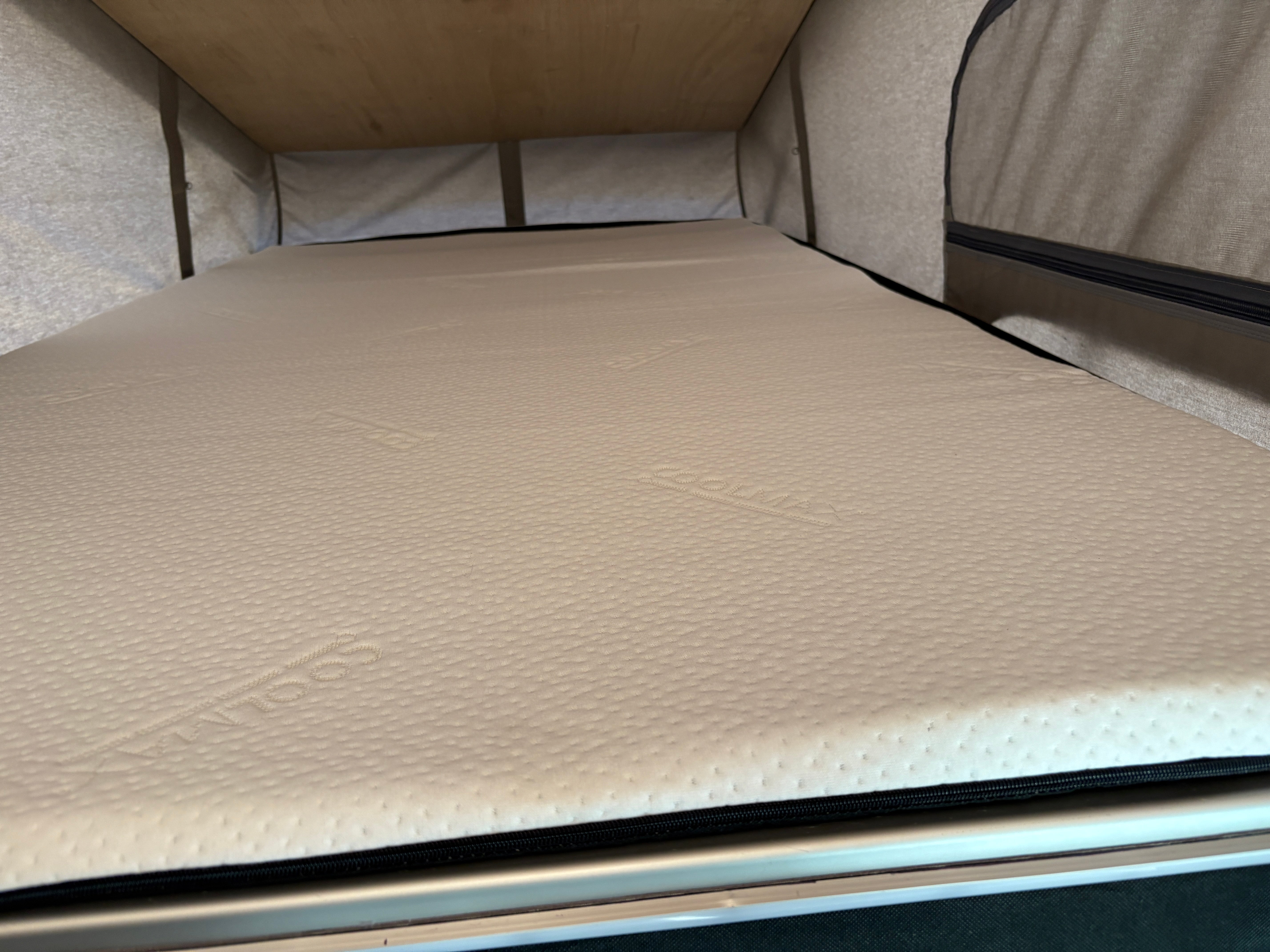 T6 Camper mit Toilette 2.0 TDI 102PS unfallfrei | Wohnmobil mit Hubdach Schlafdach, Zweifarbig, PDC, Rückfahrkamera | Campervan Umbau 5 Sitzer