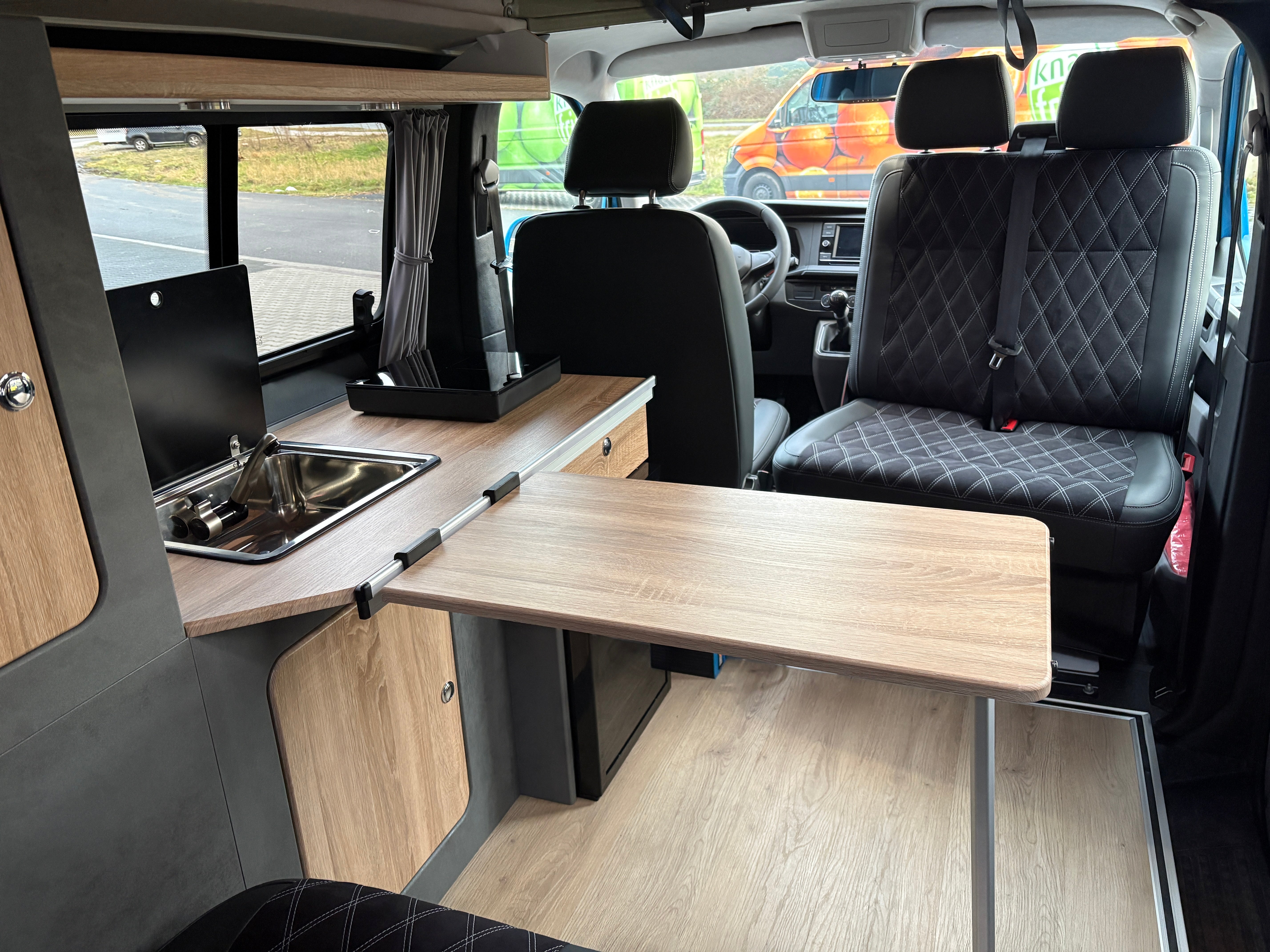 Volkswagen T6.1 Camper mit Schlafdach 2.0 TDI, 110 PS | VW Bulli Wohmobil Campervan | KM-Stand: 117.000 km, EZ: 07.2020, Hellblau | PDC, Anhängerkupplung, Rückfahrkamera | 5 Sitzer