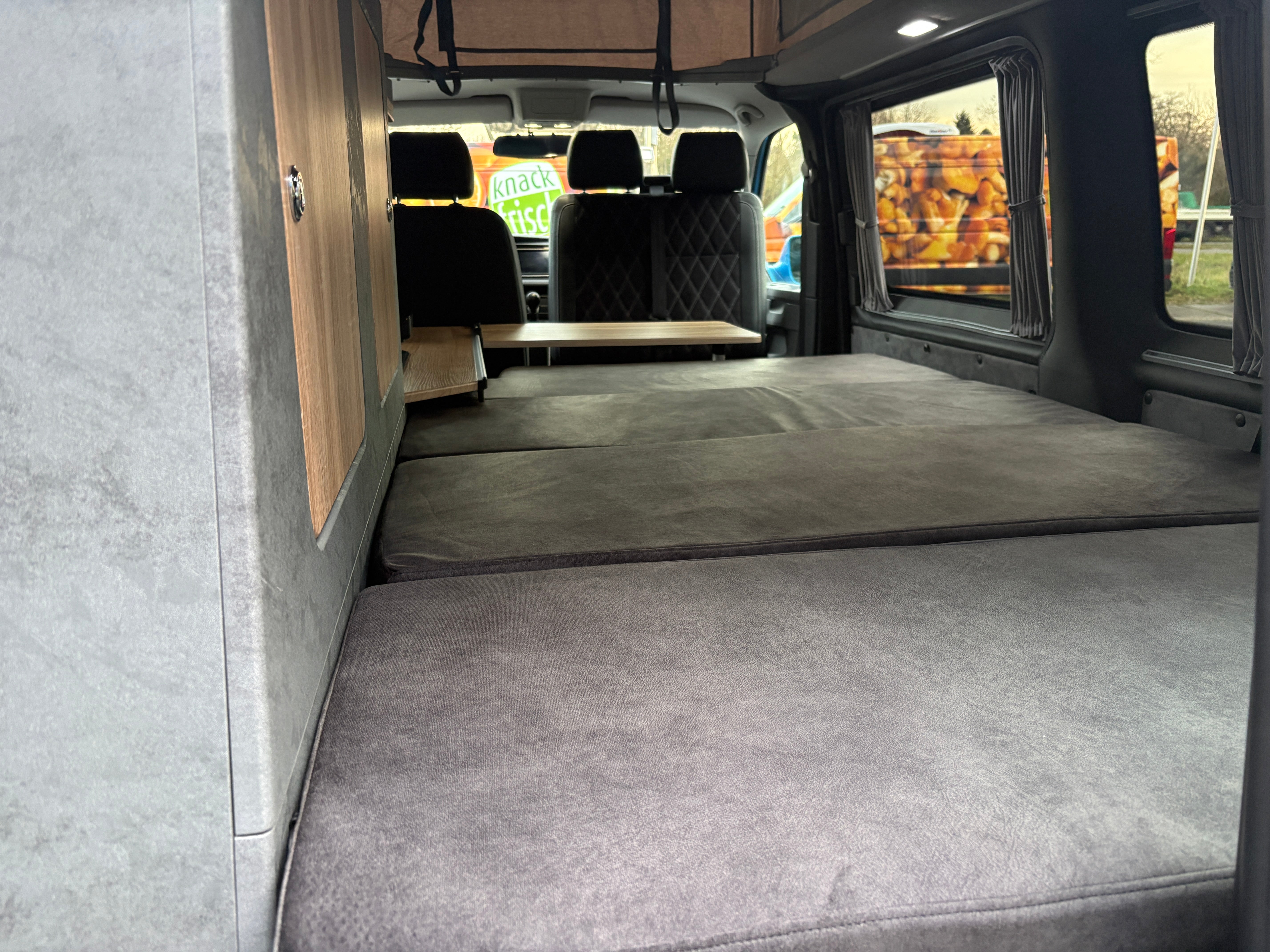 Volkswagen T6.1 Camper mit Schlafdach 2.0 TDI, 110 PS | VW Bulli Wohmobil Campervan | KM-Stand: 117.000 km, EZ: 07.2020, Hellblau | PDC, Anhängerkupplung, Rückfahrkamera | 5 Sitzer