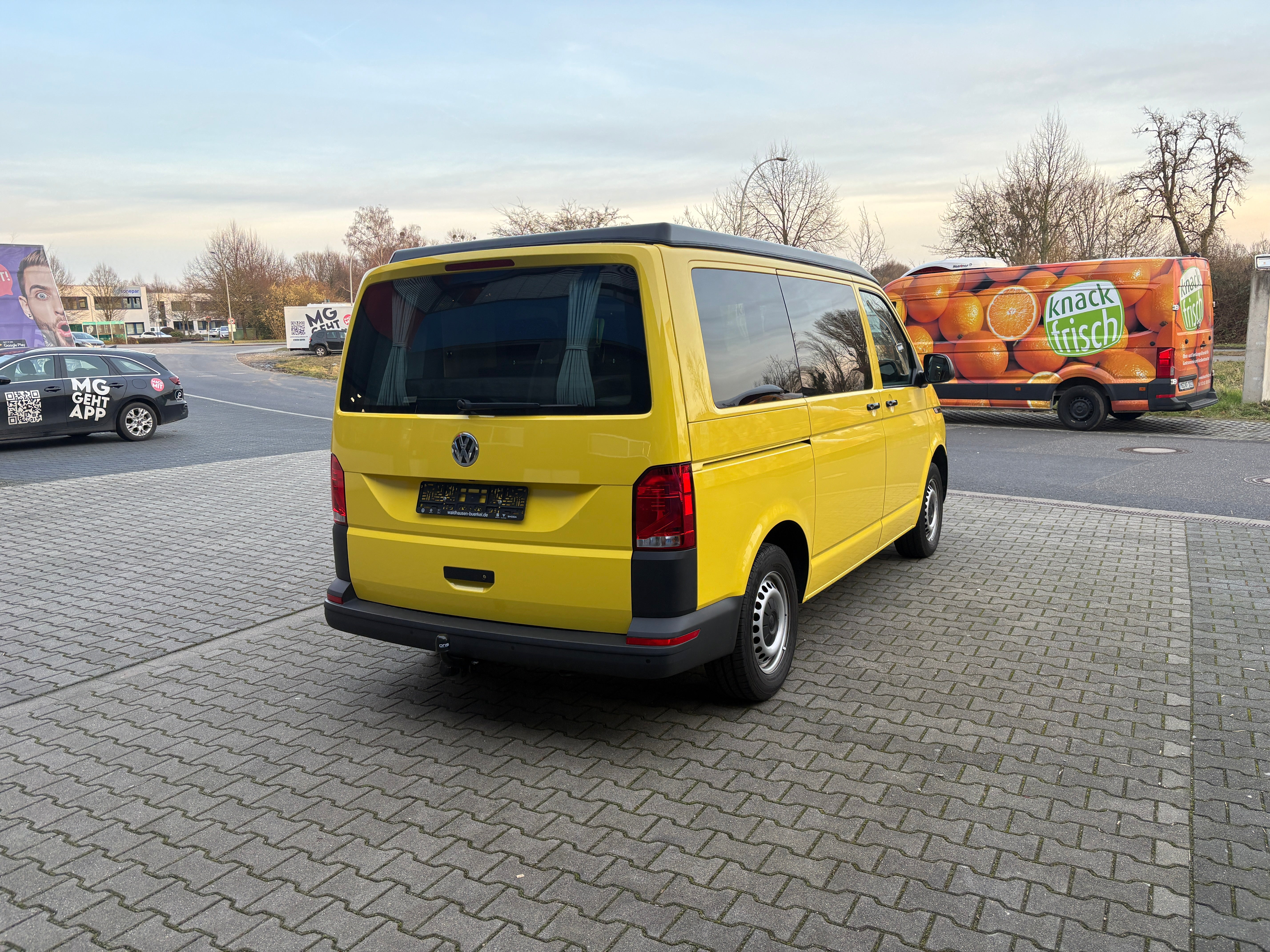 Volkswagen T6.1 Camper 2.0 TDI 150PS 6-Gang unfallfrei | Wohnmobil mit Hubdach Schlafdach, PDC, Anhängerkupplung, Rückfahrkamera | Campervan Umbau 4 Sitzer VW, Foto 7 | Weit & Wald Mönchengladbach