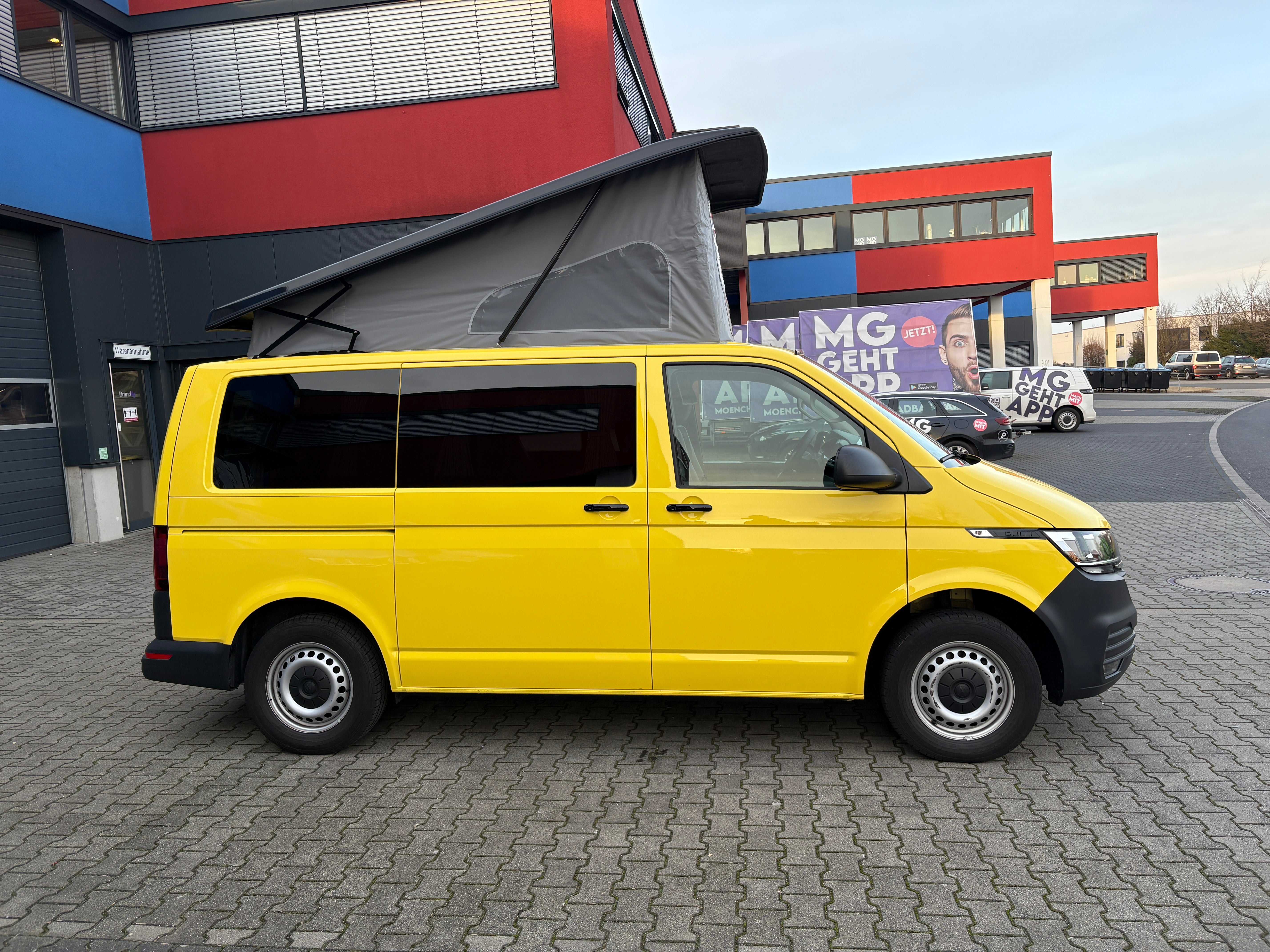 Volkswagen T6.1 Camper 2.0 TDI 150PS 6-Gang unfallfrei | Wohnmobil mit Hubdach Schlafdach, PDC, Anhängerkupplung, Rückfahrkamera | Campervan Umbau 4 Sitzer VW, Foto 8 | Weit & Wald Mönchengladbach