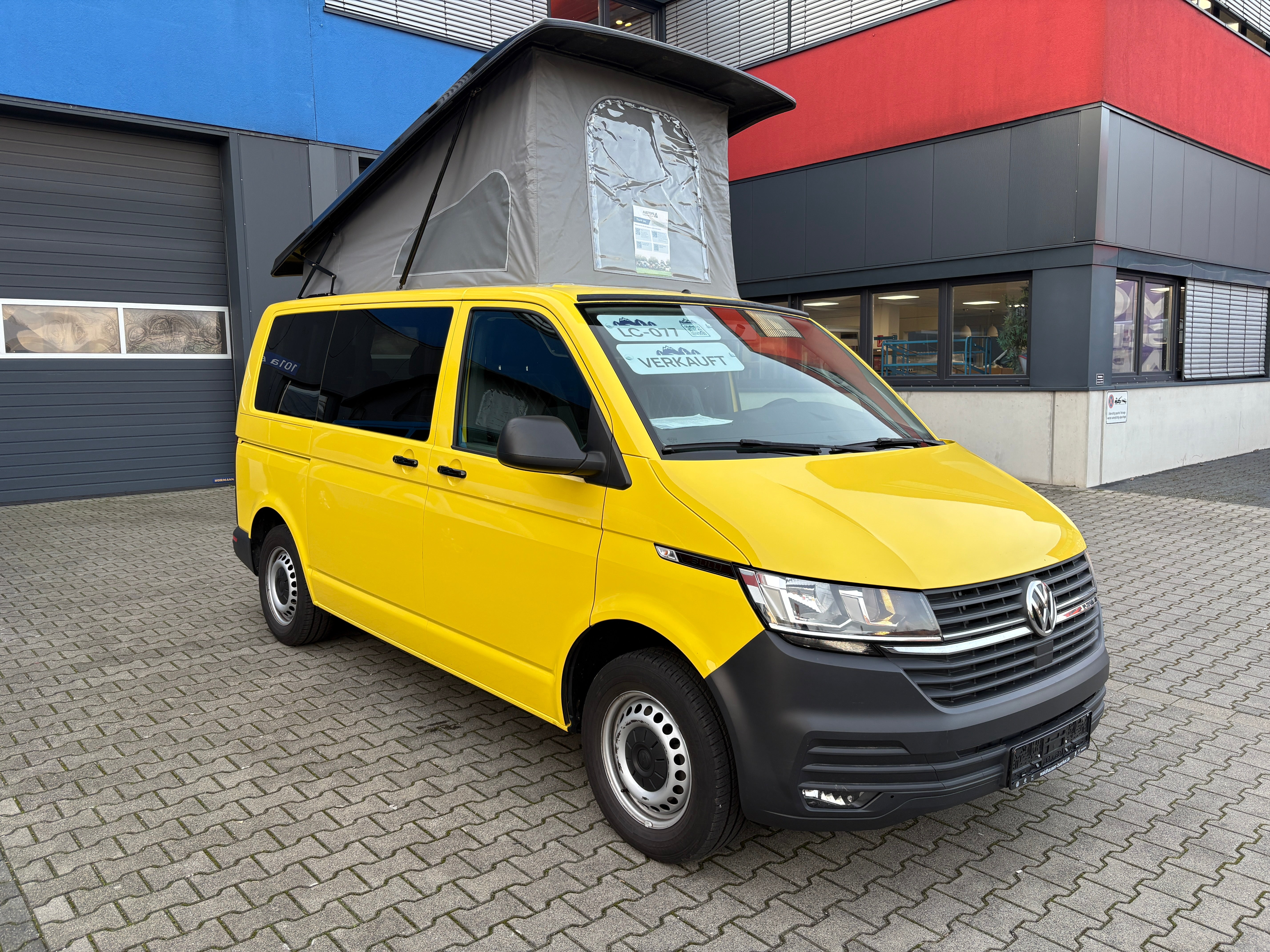 Volkswagen T6.1 Camper 2.0 TDI 150PS 6-Gang unfallfrei | Wohnmobil mit Hubdach Schlafdach, PDC, Anhängerkupplung, Rückfahrkamera | Campervan Umbau 4 Sitzer VW, Foto 9 | Weit & Wald Mönchengladbach