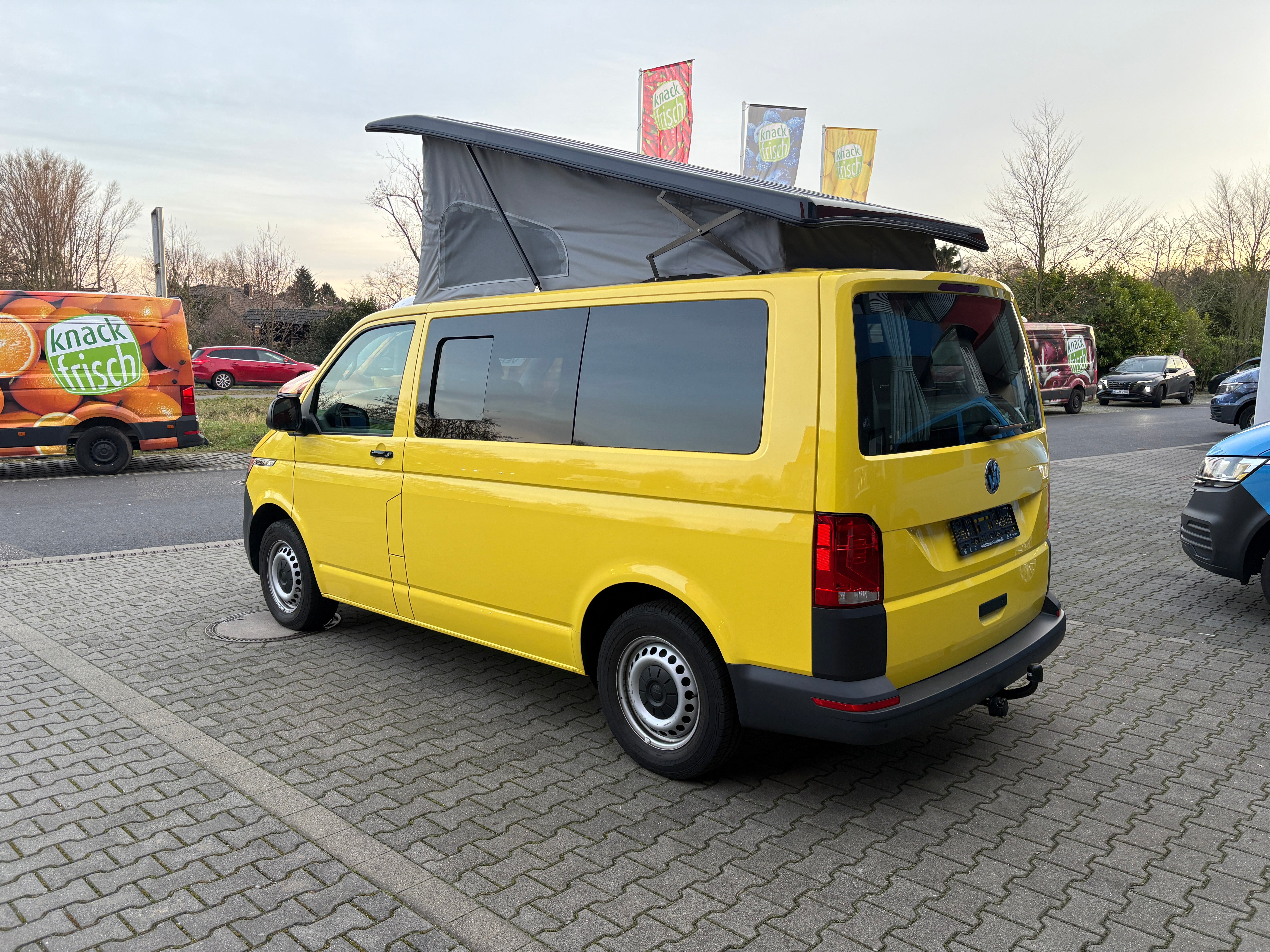 Volkswagen T6.1 Camper 2.0 TDI 150PS 6-Gang unfallfrei | Wohnmobil mit Hubdach Schlafdach, PDC, Anhängerkupplung, Rückfahrkamera | Campervan Umbau 4 Sitzer VW, Foto 12 | Weit & Wald Mönchengladbach