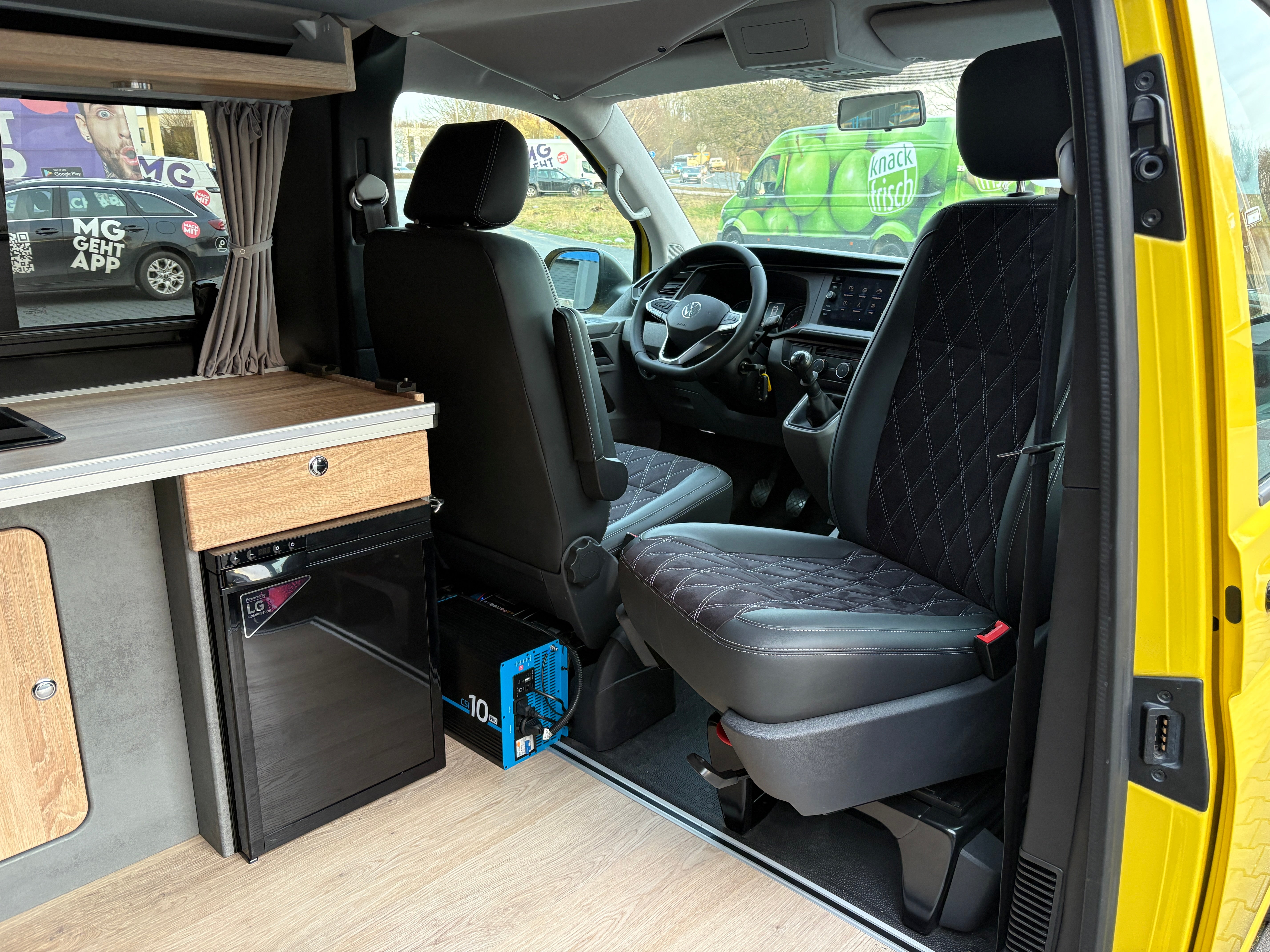Volkswagen T6.1 Camper 2.0 TDI 150PS 6-Gang unfallfrei | Wohnmobil mit Hubdach Schlafdach, PDC, Anhängerkupplung, Rückfahrkamera | Campervan Umbau 4 Sitzer VW, Foto 15 | Weit & Wald Mönchengladbach