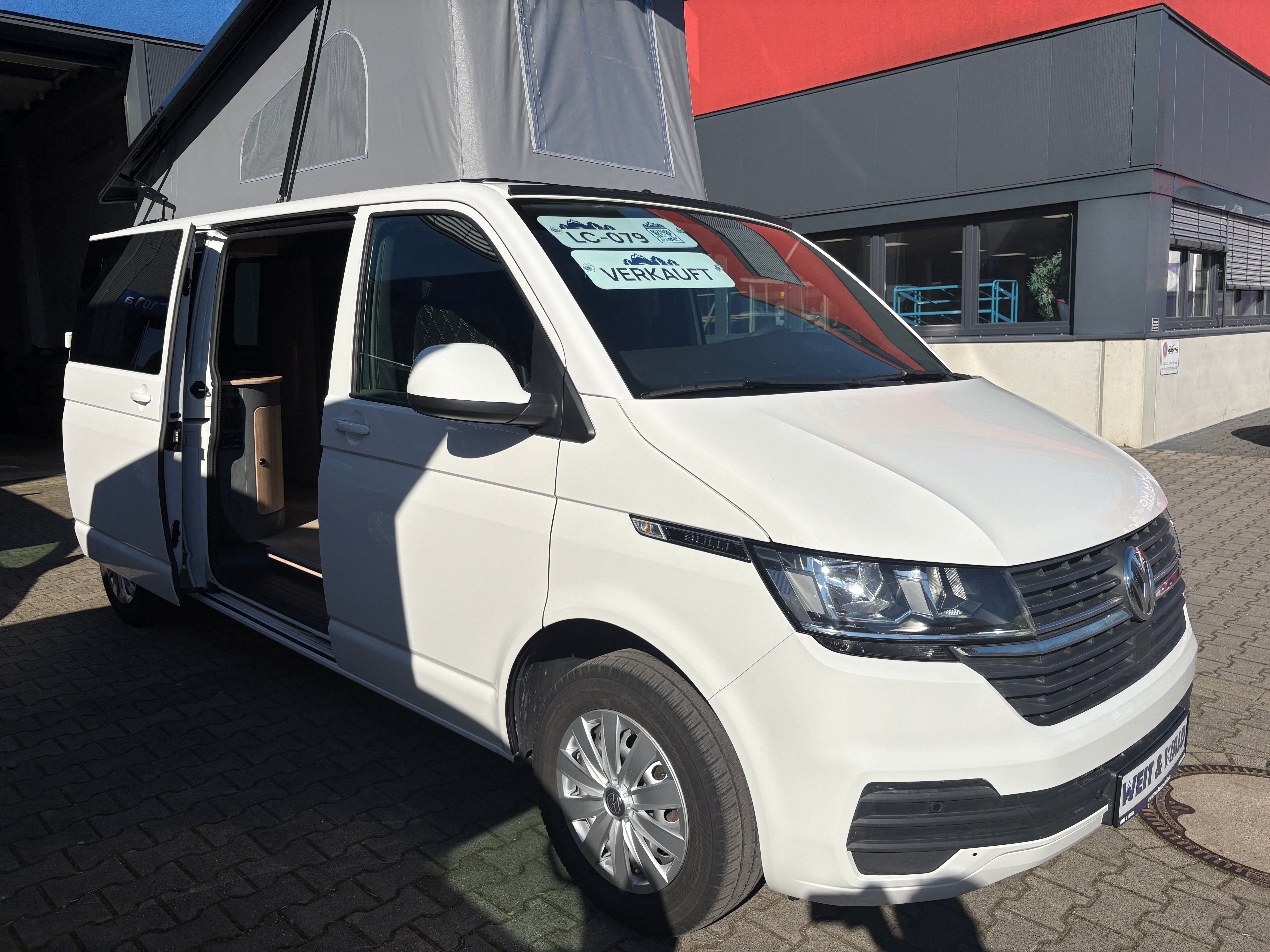 Volkswagen T6.1 Camper mit Schlafdach & WC, 2.0 TDI, 150 PS, Schalter - 6 Gang | VW Bulli Wohmobil Campervan im Umbau - Besichtigung möglich | KM-Stand: 130.000 km, EZ: 09.2021, Weiß