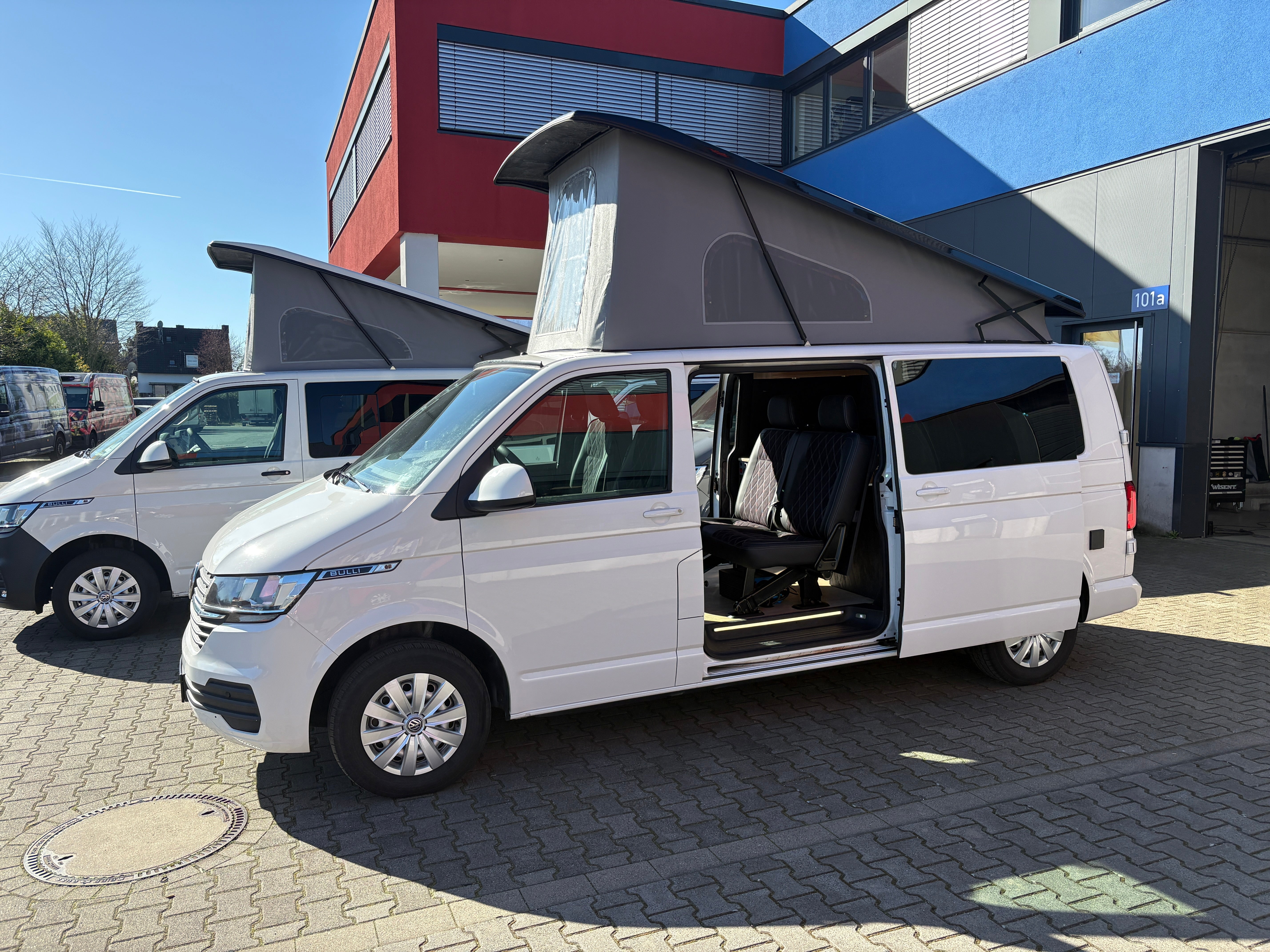 Volkswagen T6.1 Camper mit Schlafdach & WC, 2.0 TDI, 150 PS, Schalter - 6 Gang | VW Bulli Wohmobil Campervan im Umbau - Besichtigung möglich | KM-Stand: 130.000 km, EZ: 09.2021, Weiß