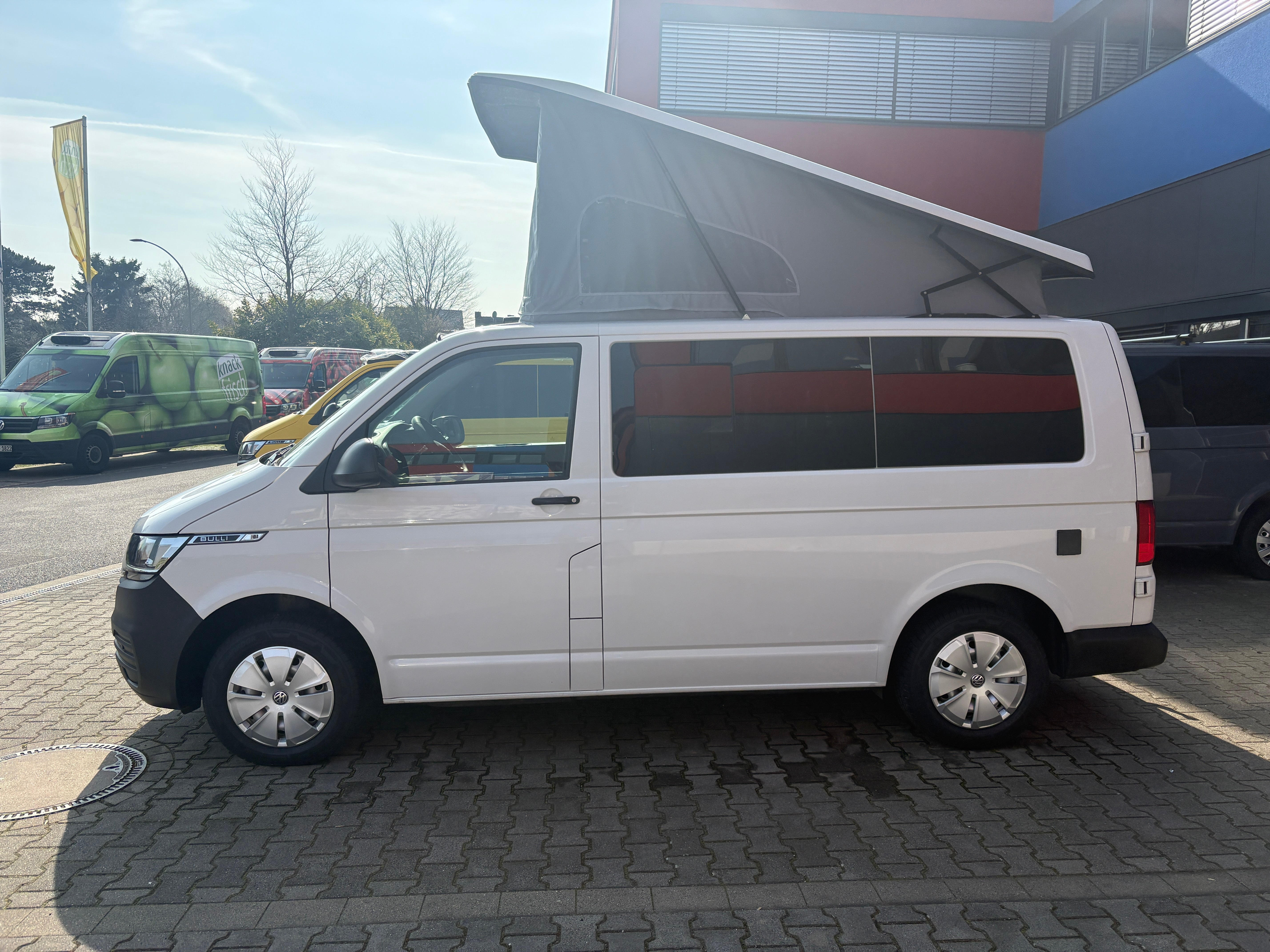 Volkswagen T6.1 Camper mit Schlafdach 2.0 TDI, 110 PS | VW Bulli Wohmobil Campervan | KM-Stand: 109.000 km, EZ: 11.2020, Weiß