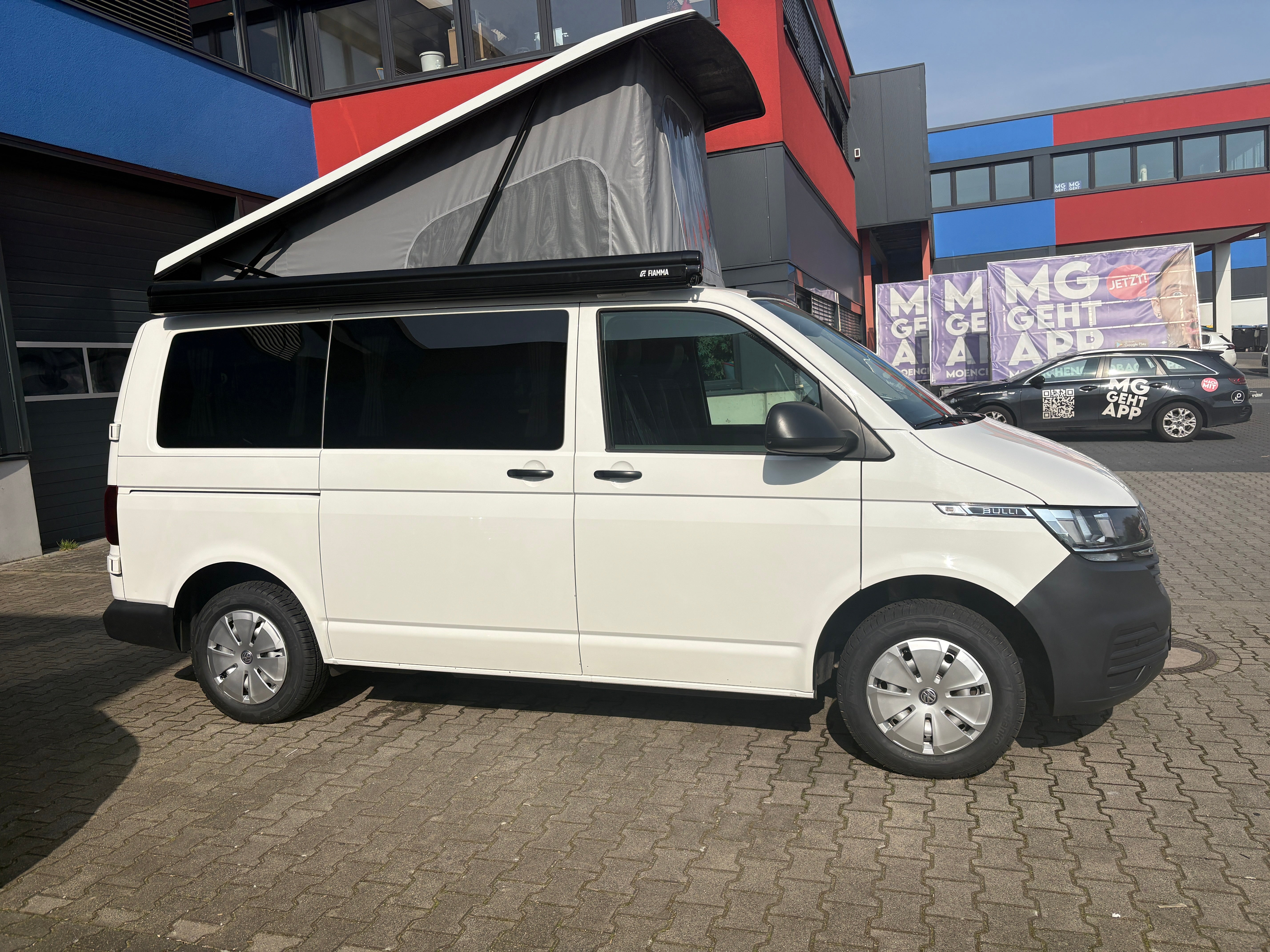Volkswagen T6.1 Camper mit Schlafdach 2.0 TDI, 110 PS | VW Bulli Wohmobil Campervan | KM-Stand: 109.000 km, EZ: 11.2020, Weiß