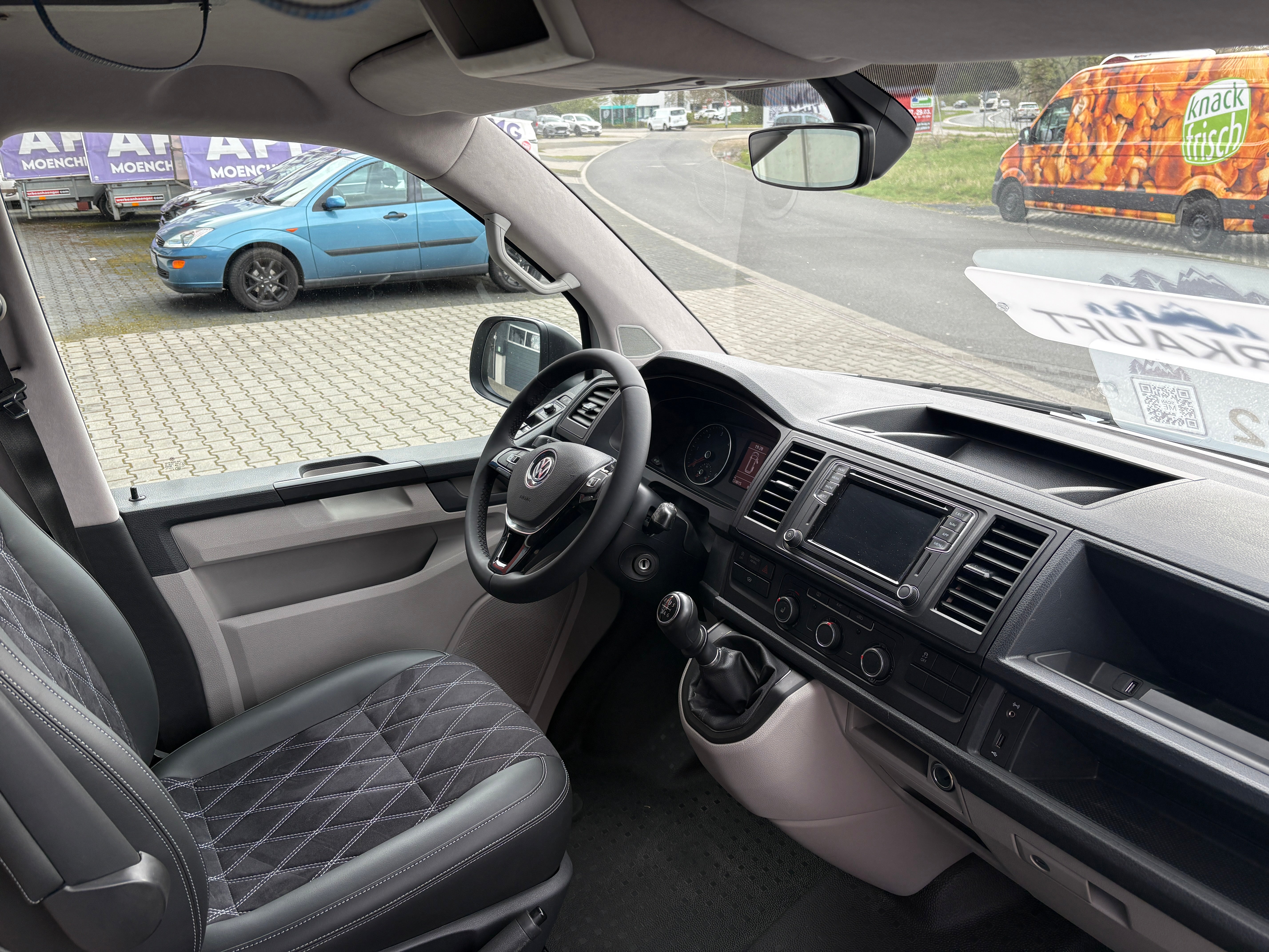 Volkswagen T6 Camper mit Schlafdach 2.0 TDI, 150 PS, Weiß, Schalter - 6 Gang | VW Bulli Wohmobil Campervan | KM-Stand: 124.000 km, EZ: 11.2019, Foto 11 | Weit & Wald Mönchengladbach