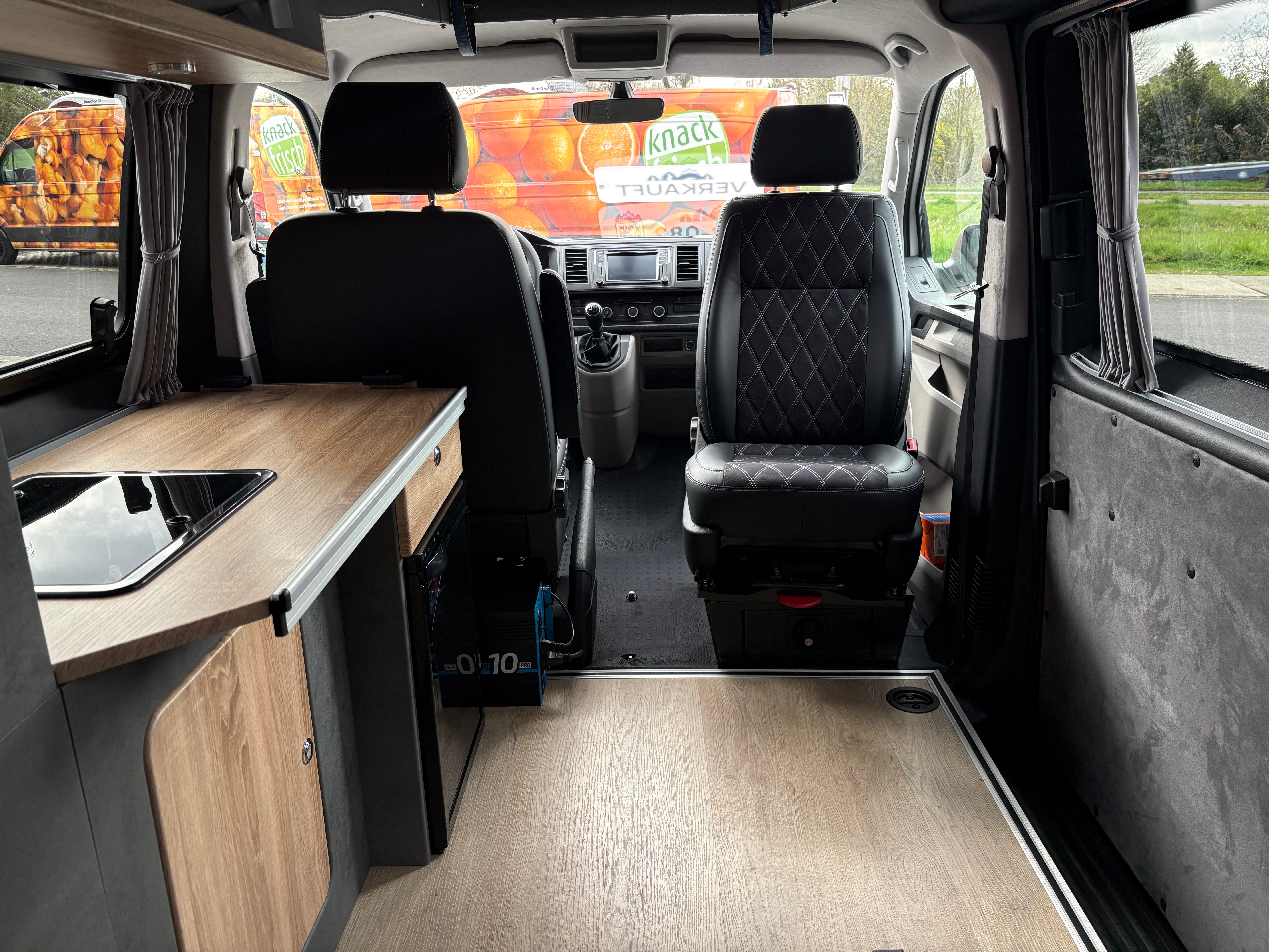Volkswagen T6 Camper mit Schlafdach 2.0 TDI, 150 PS, Weiß, Schalter - 6 Gang | VW Bulli Wohmobil Campervan | KM-Stand: 124.000 km, EZ: 11.2019, Foto 4 | Weit & Wald Mönchengladbach