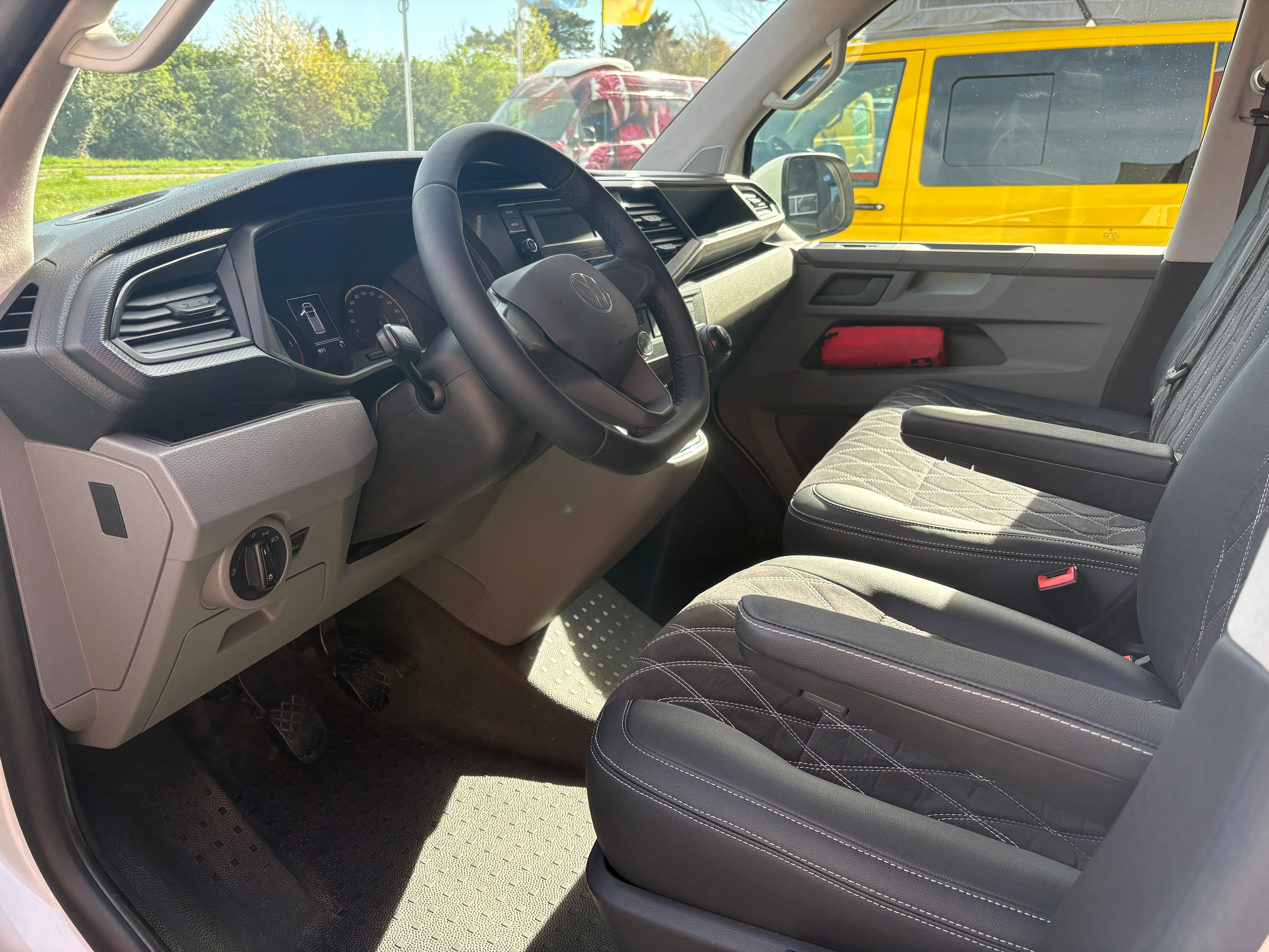 Volkswagen T6.1 Camper 2.0 TDI, 110 PS, Weiß | VW Bulli Wohmobil Campervan | KM-Stand: 143.000 km, EZ: 10.2020, Foto 4 | Weit & Wald Mönchengladbach