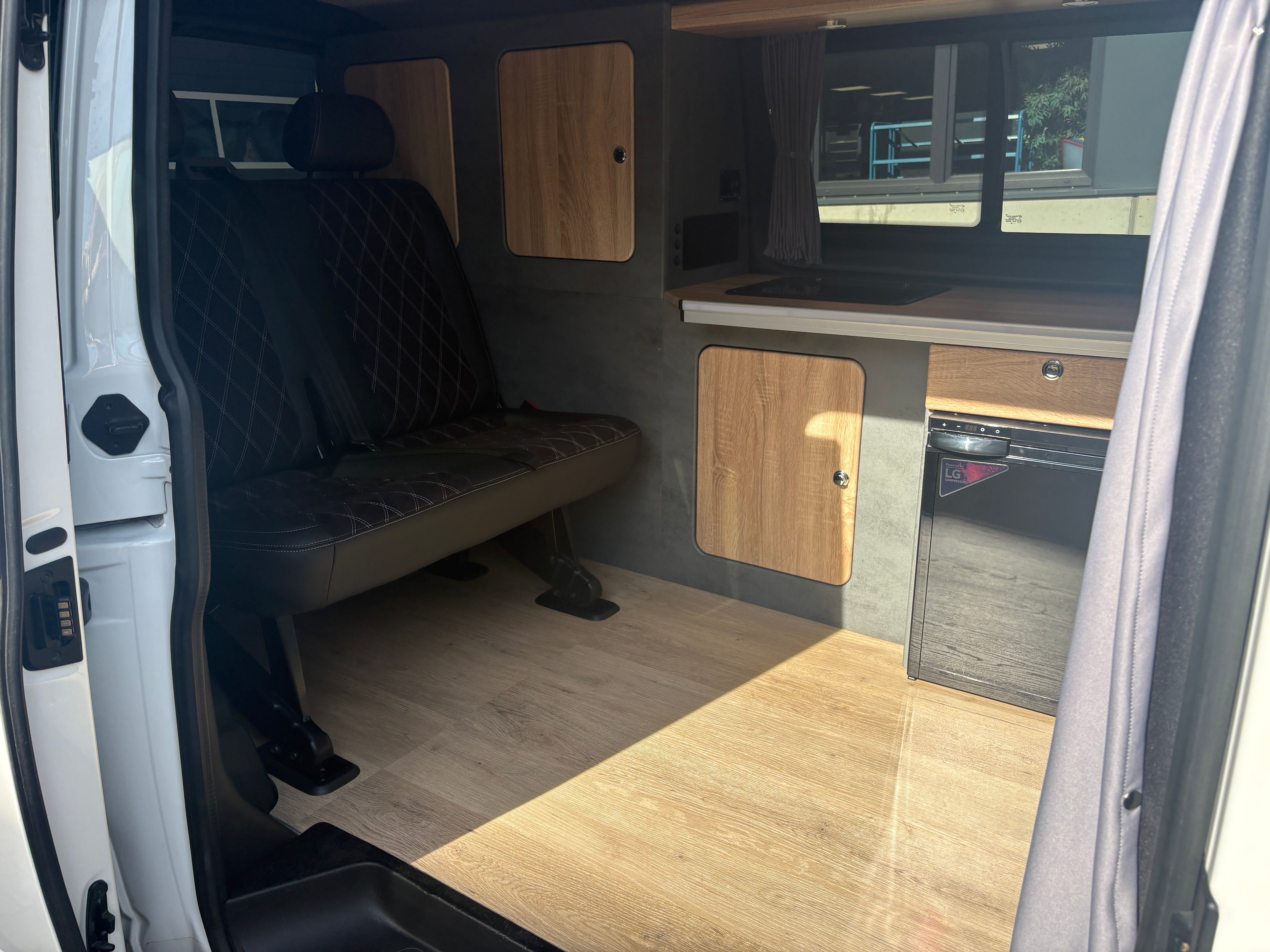 Volkswagen T6.1 Camper 2.0 TDI, 110 PS, Weiß | VW Bulli Wohmobil Campervan | KM-Stand: 143.000 km, EZ: 10.2020, Foto 13 | Weit & Wald Mönchengladbach