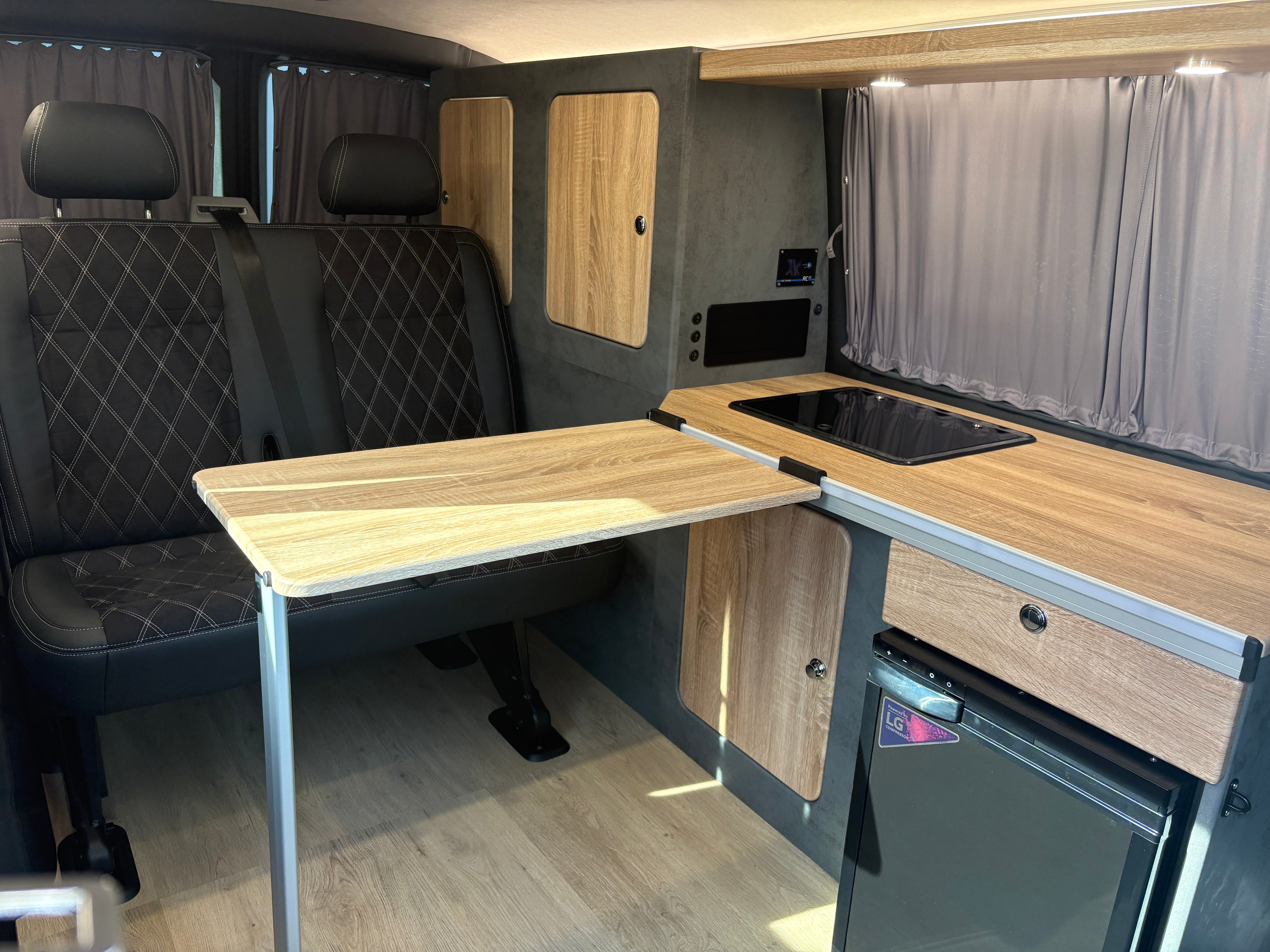 Volkswagen T6.1 Camper 2.0 TDI, 110 PS, Weiß | VW Bulli Wohmobil Campervan | KM-Stand: 143.000 km, EZ: 10.2020, Foto 17 | Weit & Wald Mönchengladbach