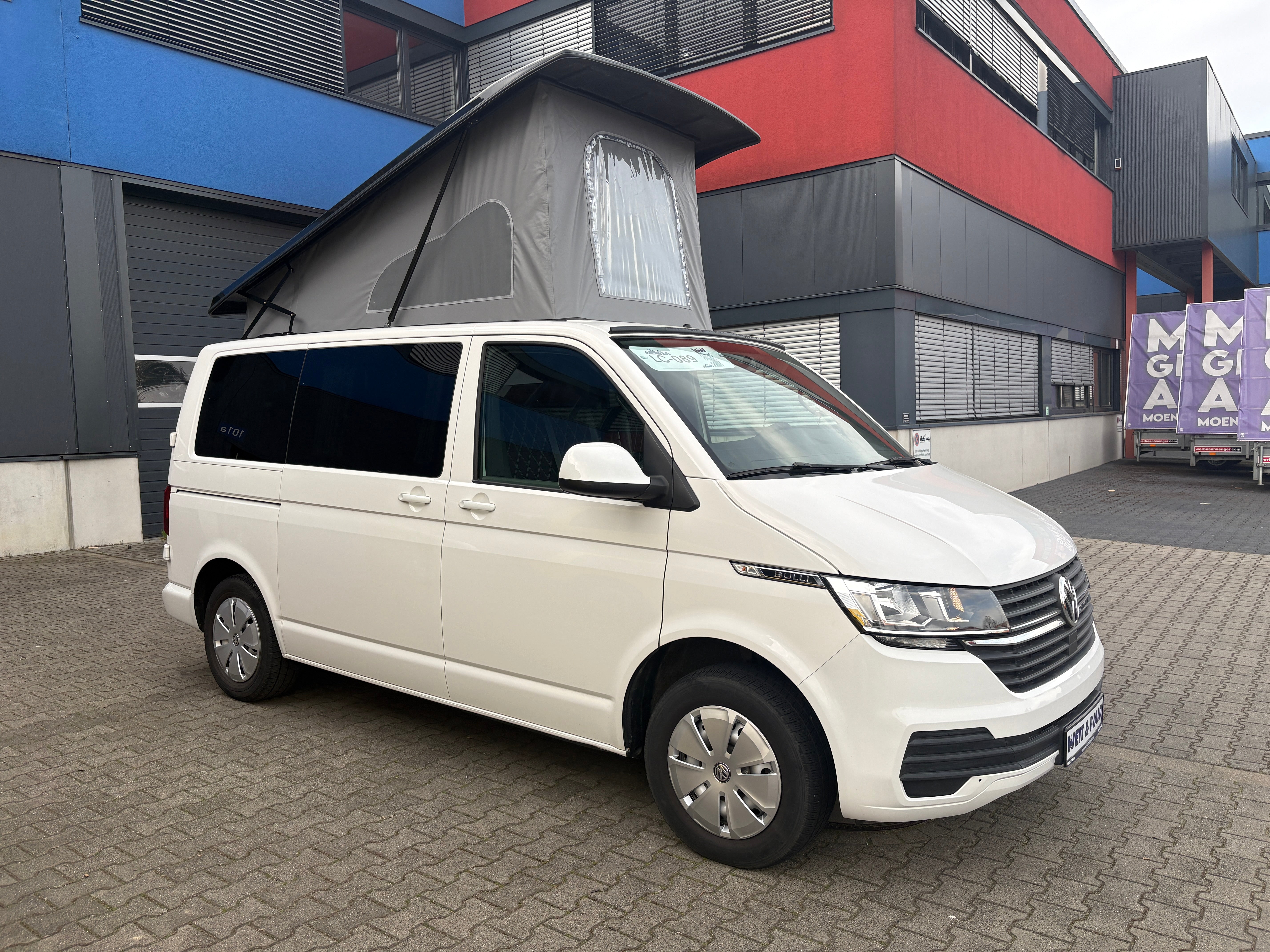 Volkswagen T6.1 Camper mit Schlafdach 2.0 TDI, 110 PS, Weiß | VW Bulli Wohmobil Campervan | KM-Stand: 80.000 km, EZ: 05.2021, Foto 4 | Weit & Wald Mönchengladbach