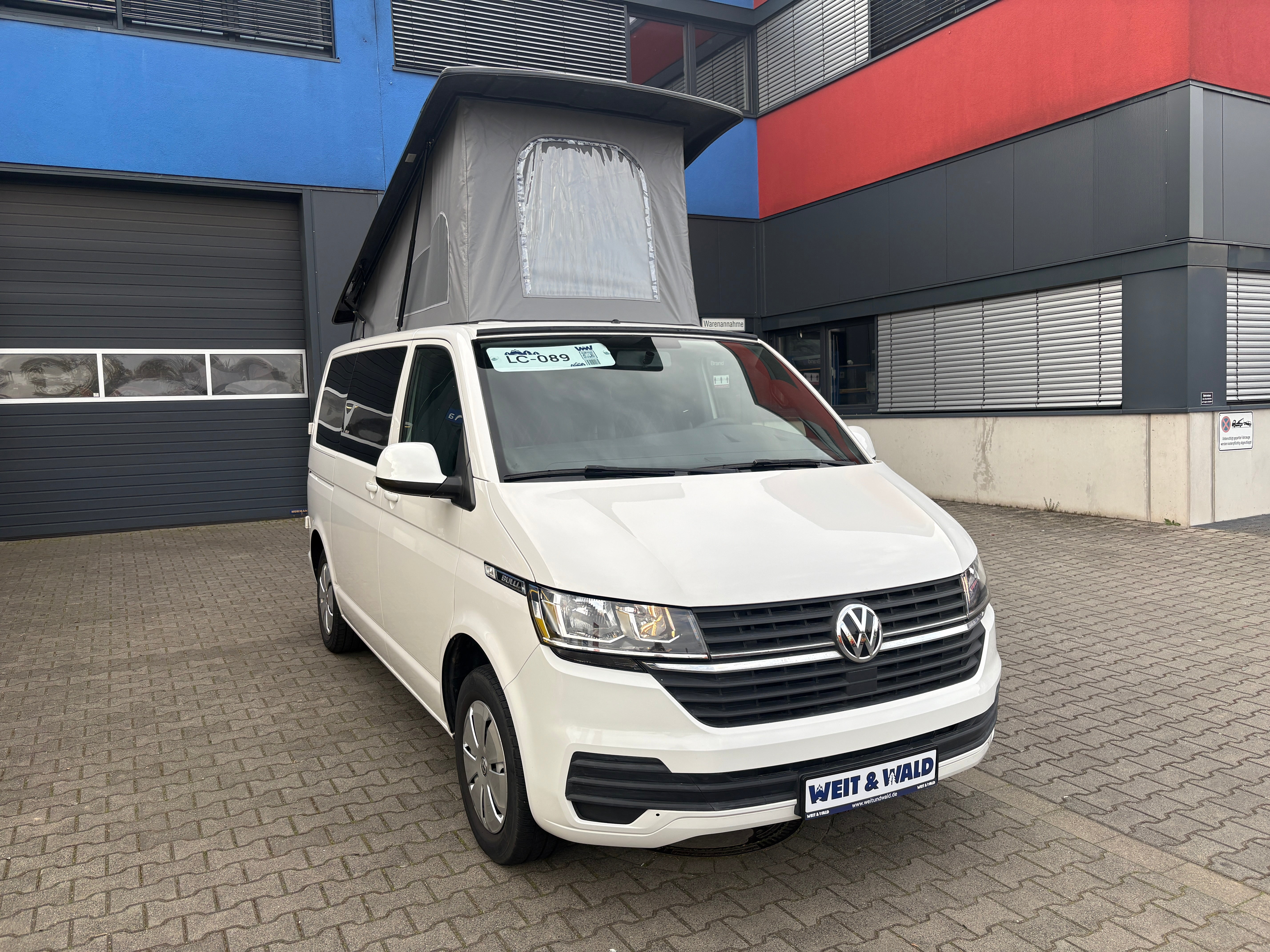 Volkswagen T6.1 Camper mit Schlafdach 2.0 TDI, 110 PS, Weiß | VW Bulli Wohmobil Campervan | KM-Stand: 80.000 km, EZ: 05.2021, Foto 3 | Weit & Wald Mönchengladbach