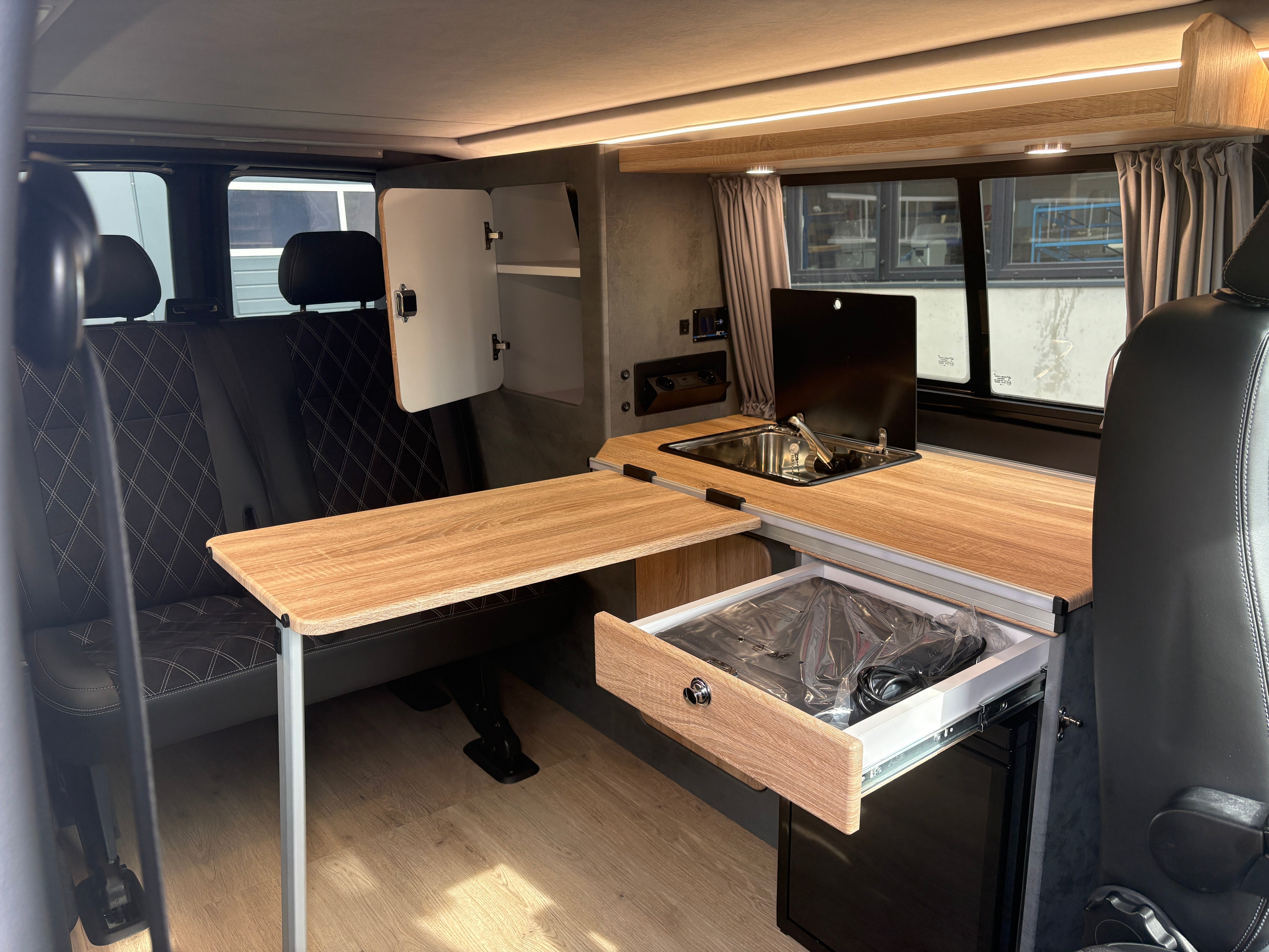 Volkswagen T6.1 Camper mit Schlafdach 2.0 TDI, 110 PS, Weiß | VW Bulli Wohmobil Campervan | KM-Stand: 80.000 km, EZ: 05.2021, Foto 18 | Weit & Wald Mönchengladbach