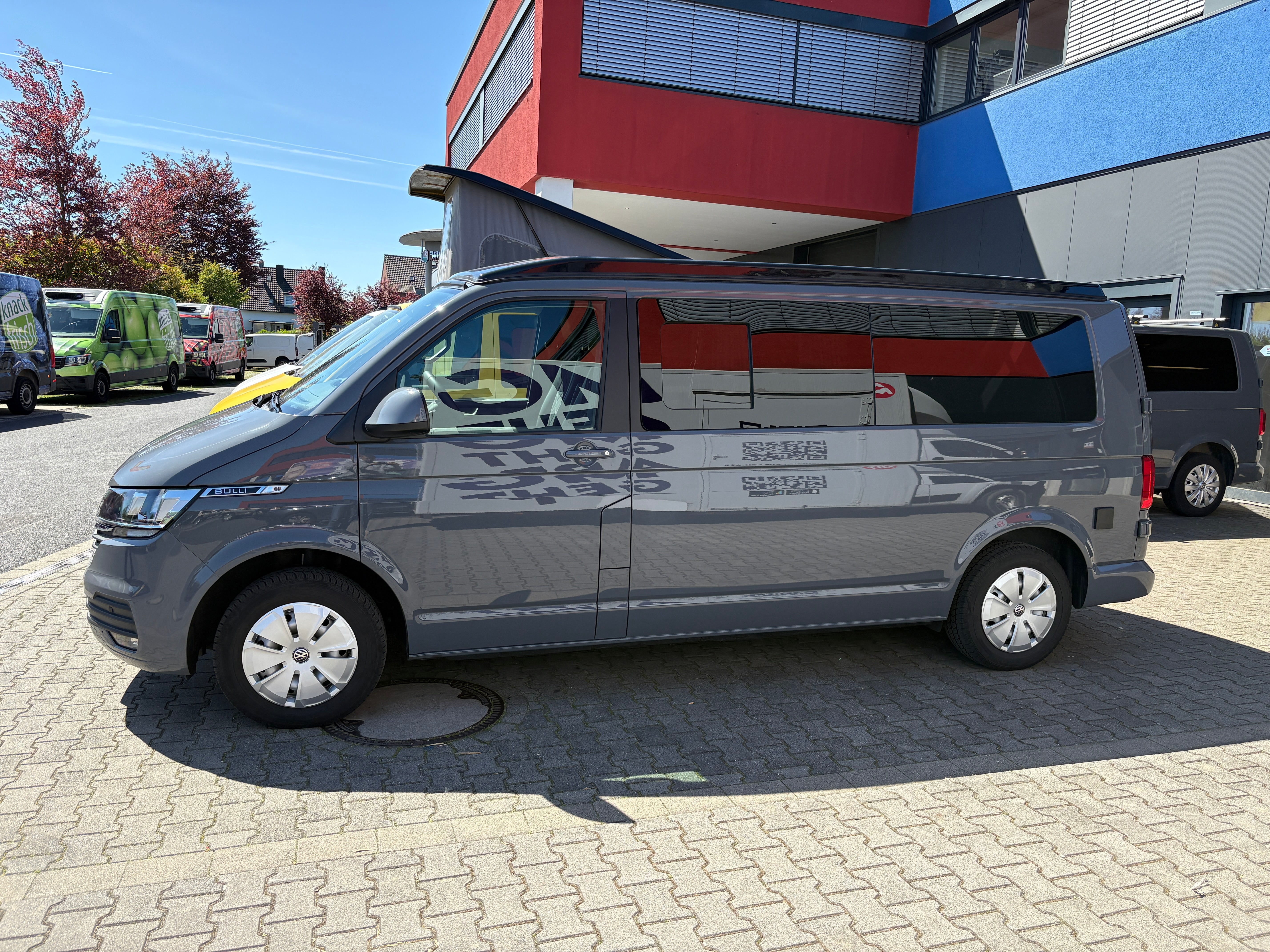 Volkswagen T6.1 Camper mit Schlafdach & WC 2.0 TDI, 150 PS, Grau, Schalter - 6 Gang | VW Bulli Wohmobil Campervan | KM-Stand: 107.000 km, EZ: 10.2022, Foto 7 | Weit & Wald Mönchengladbach